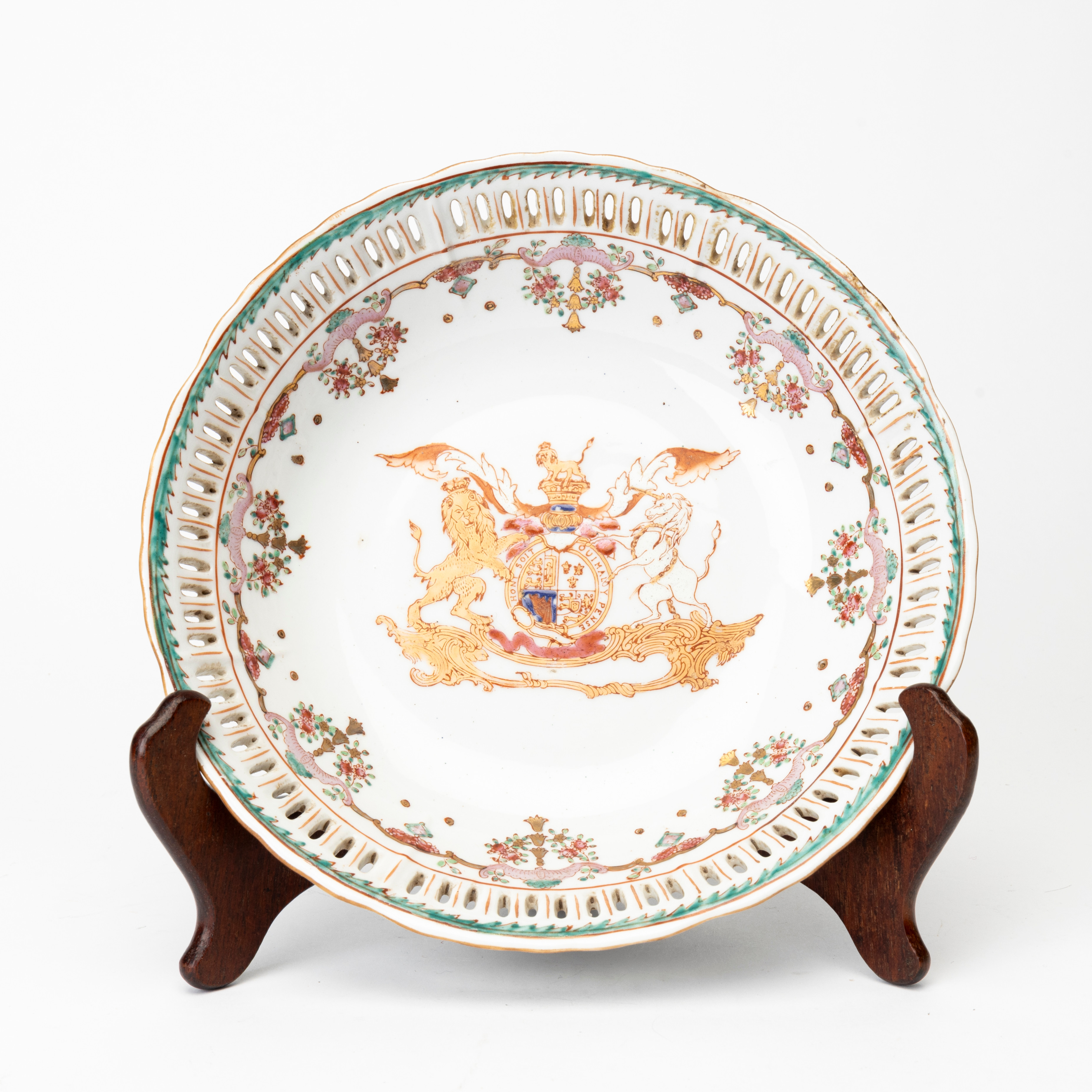 Fat, porslin, Honi soit qui mal y pense, valspråk för Strumpebandsorden, Samson, 1800-tal.