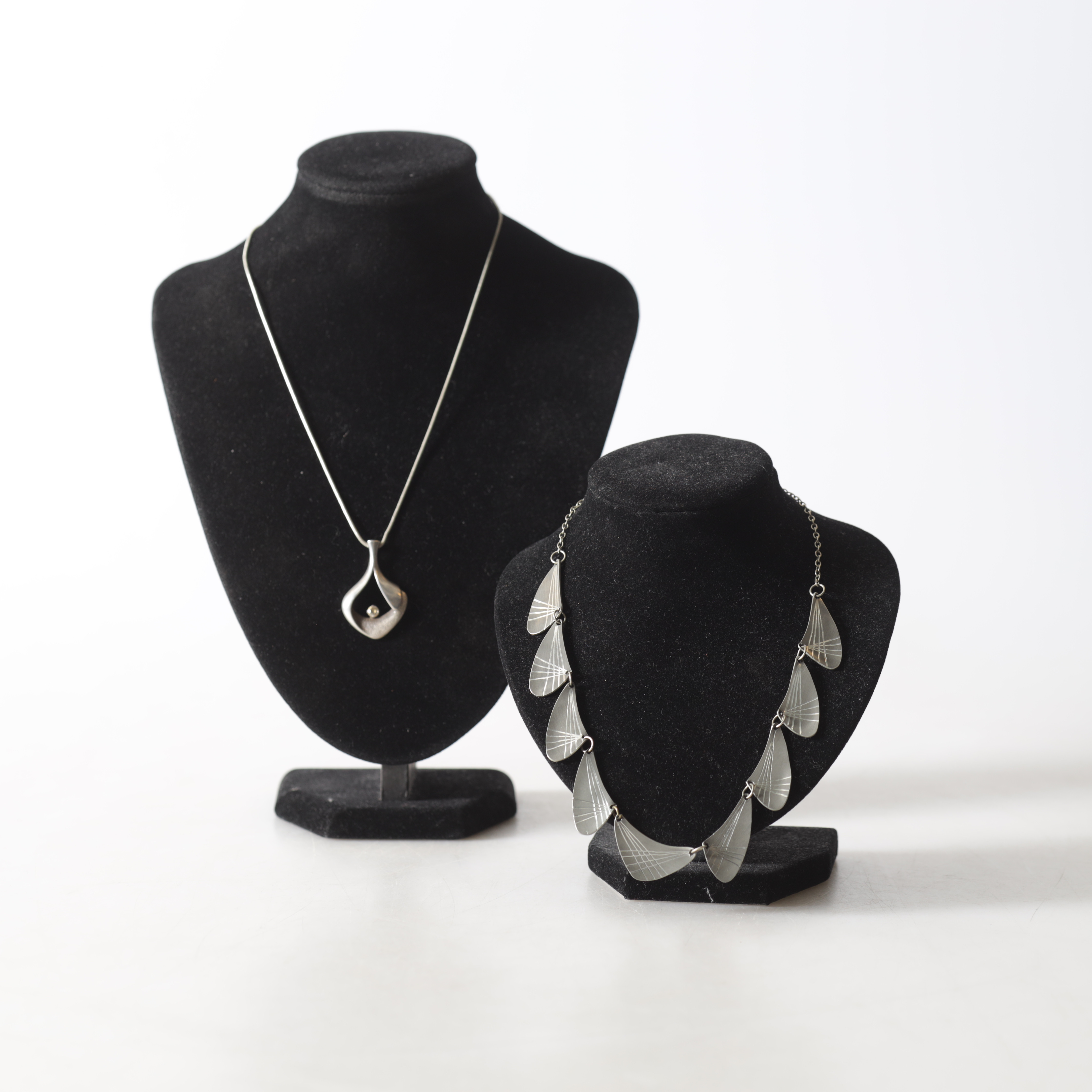 COLLIER, 2 st, bl.a. tenn, 1900-tal.