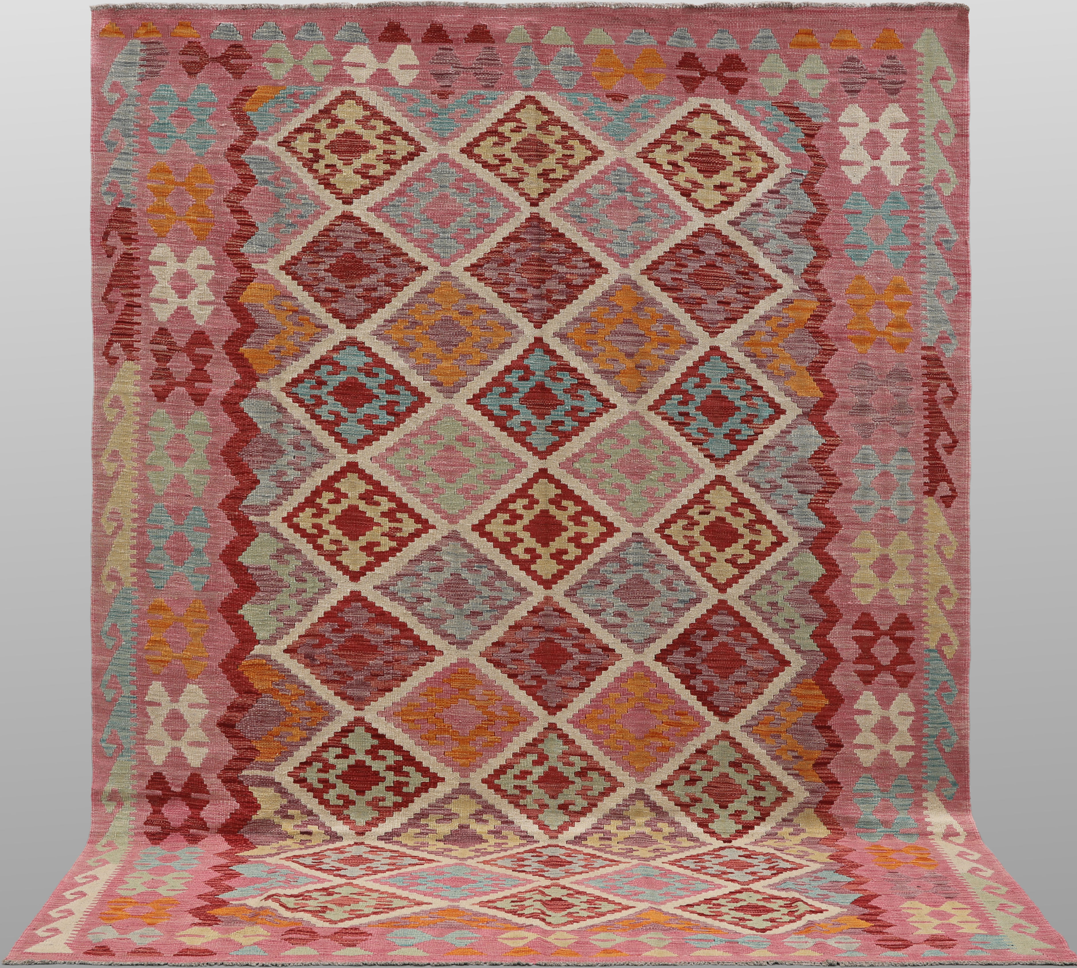 MATTA. Kelim klassisk design, 292 x 208 cm.