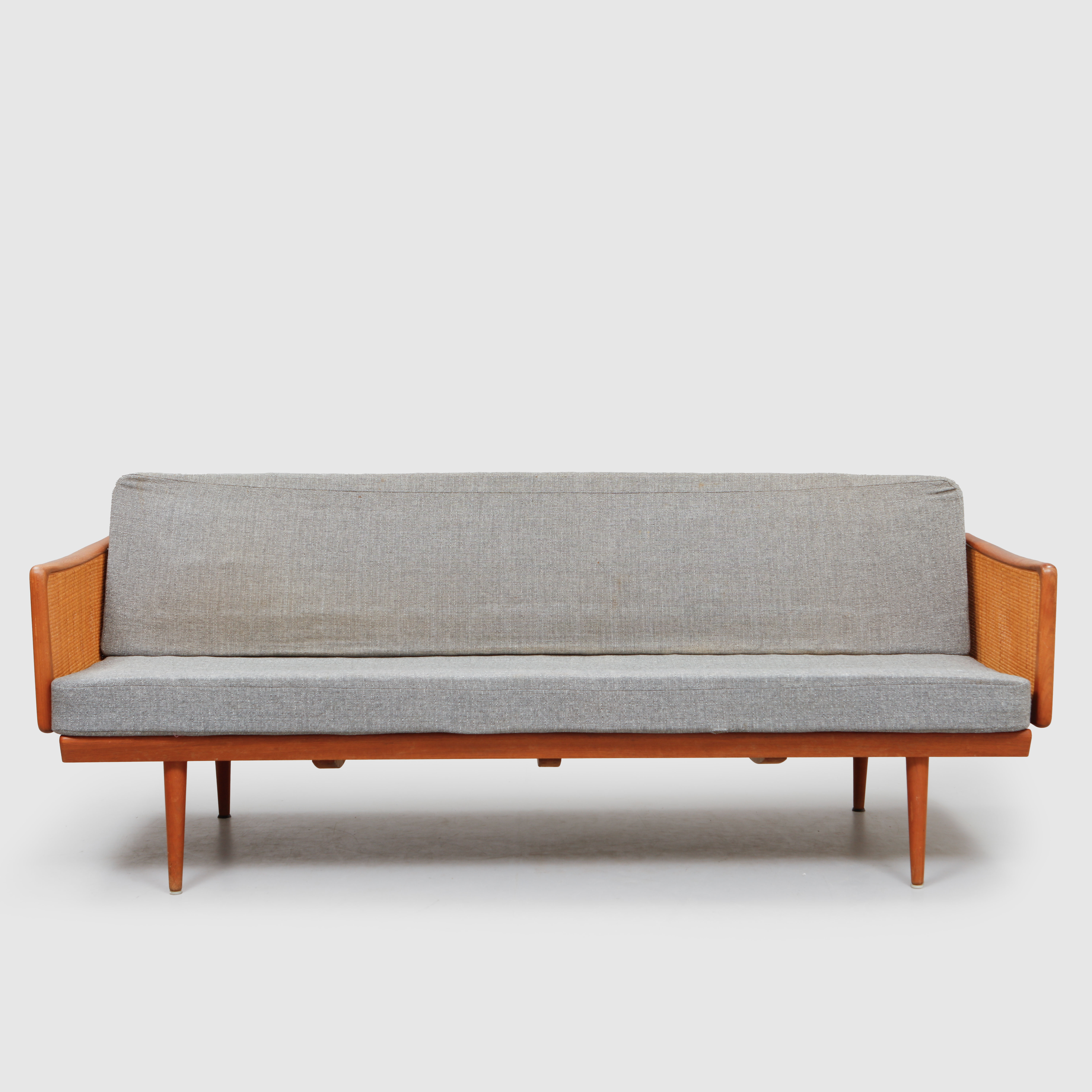 PETER HVIDT & ORLA MOLGAARD. Soffa.