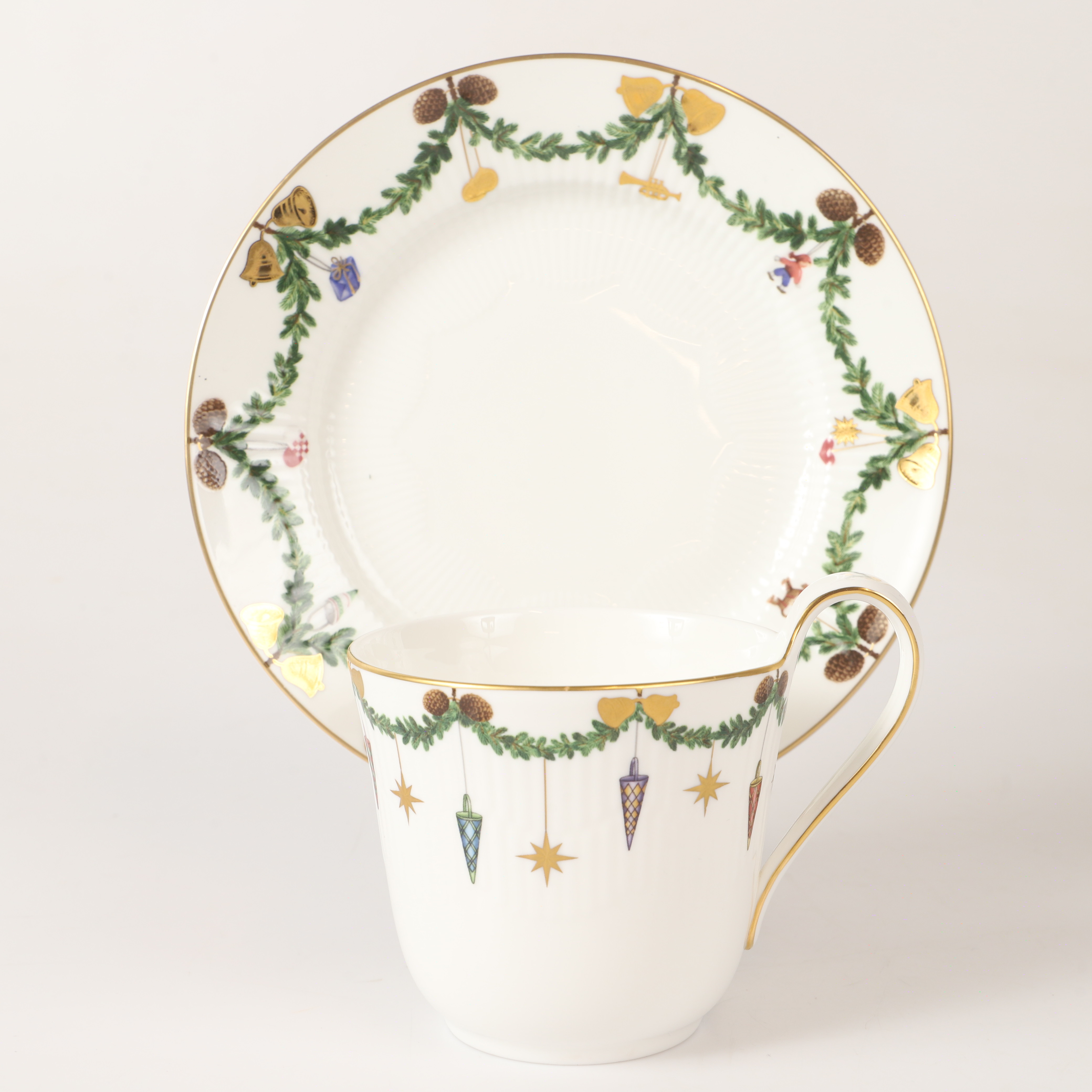 MUGGAR OCH ASSIETTER, 4 stycken, "Star Fluted Christmas", porslin, Royal Copenhagen, Danmark, 2000-tal.