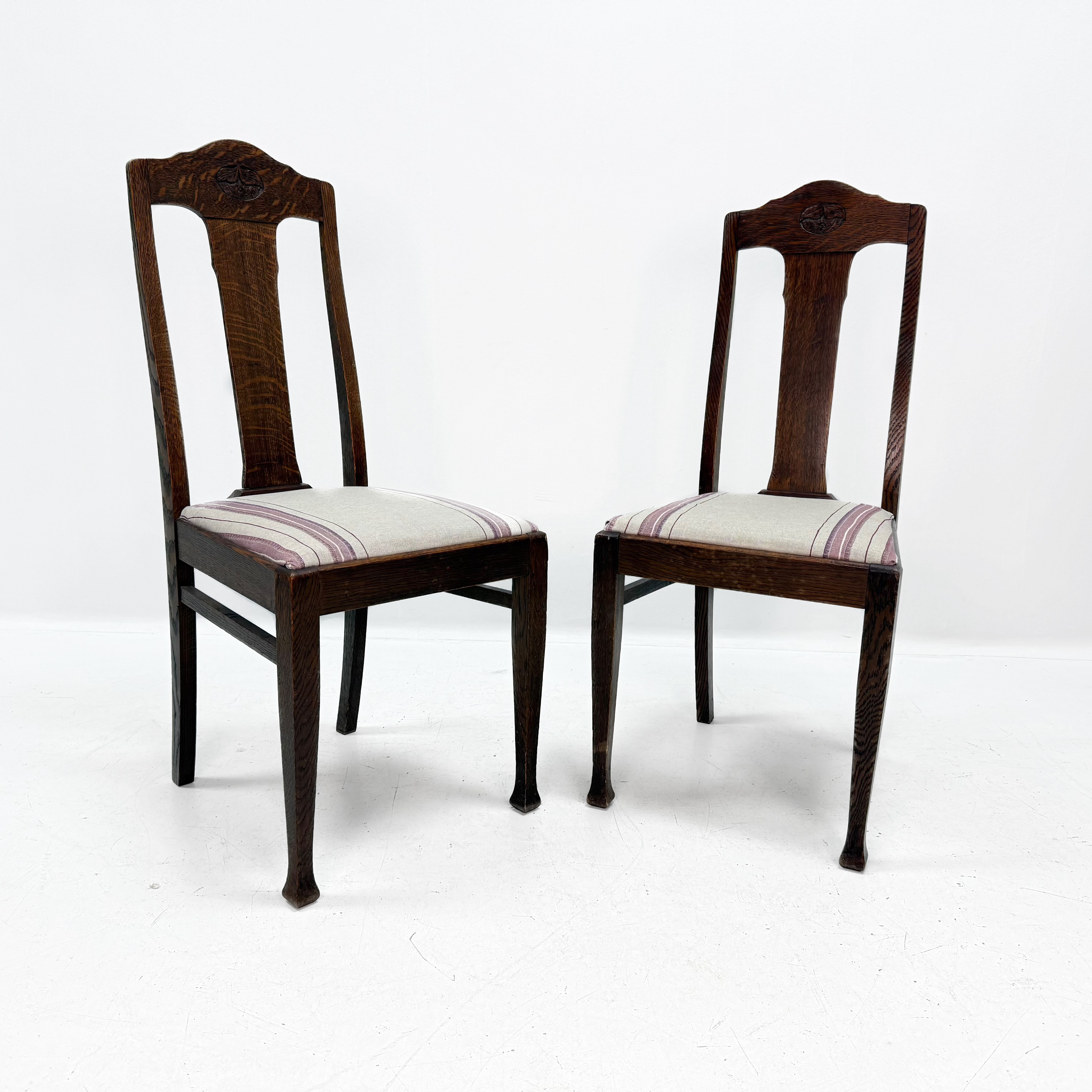 EKSTOLAR - 2 st , Jugend stil med klädd sits.