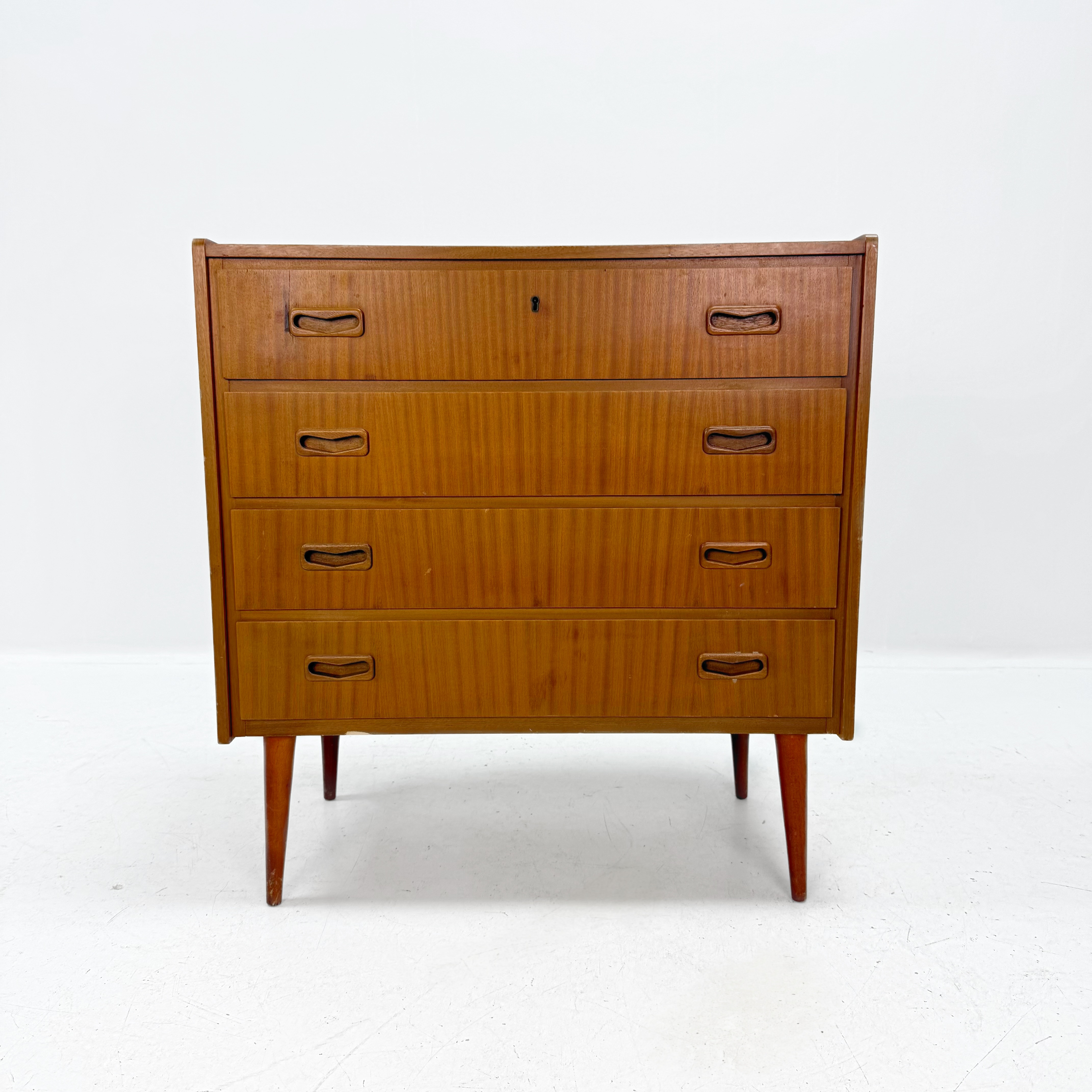 TEAKBYRÅ - 4 lådor, 1950/60-tal.