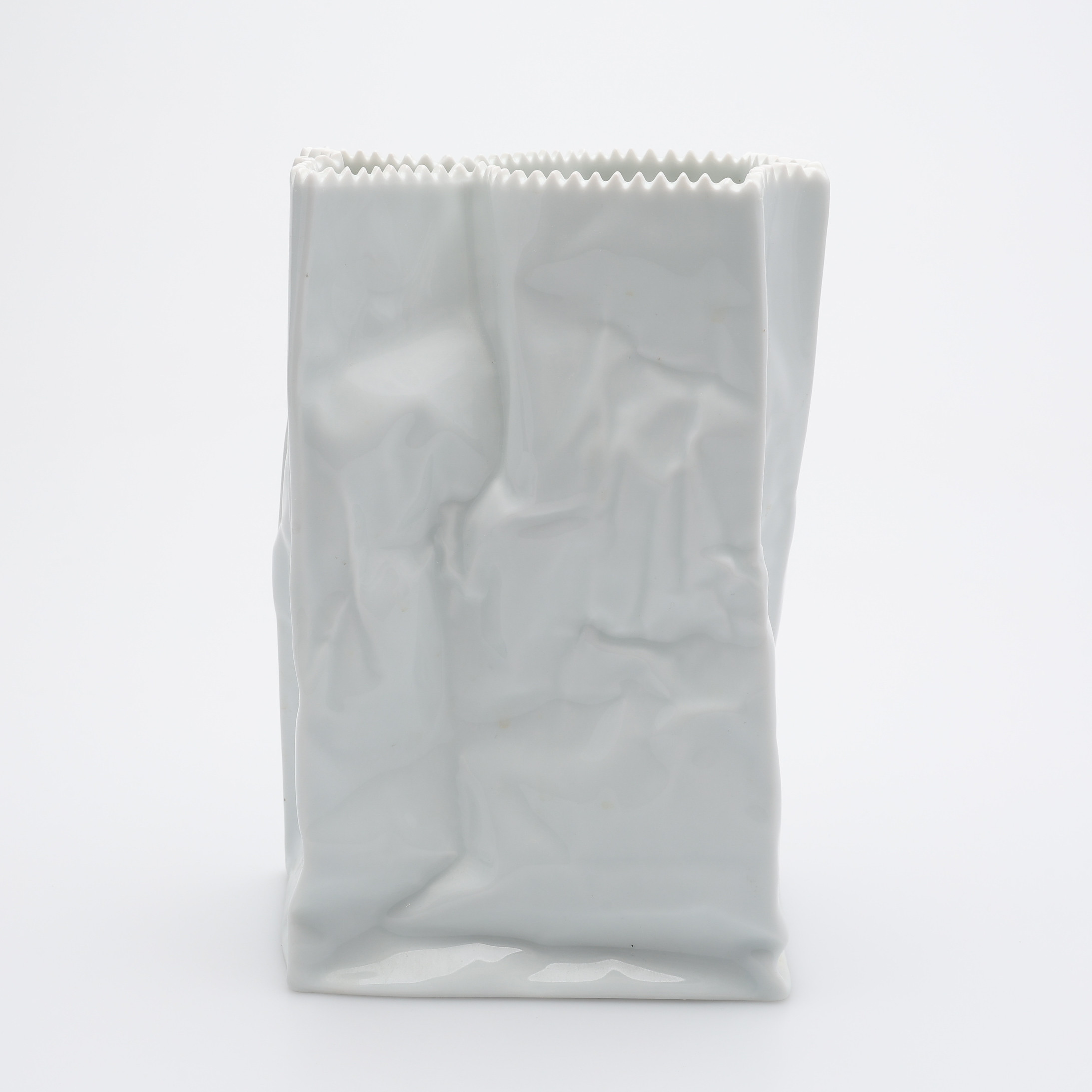 TAPIO WIRKKALA. VAS, PORSLIN, "PAPER BAG" UR "DO NOT LITTER" FÖR ROSENTHAL.