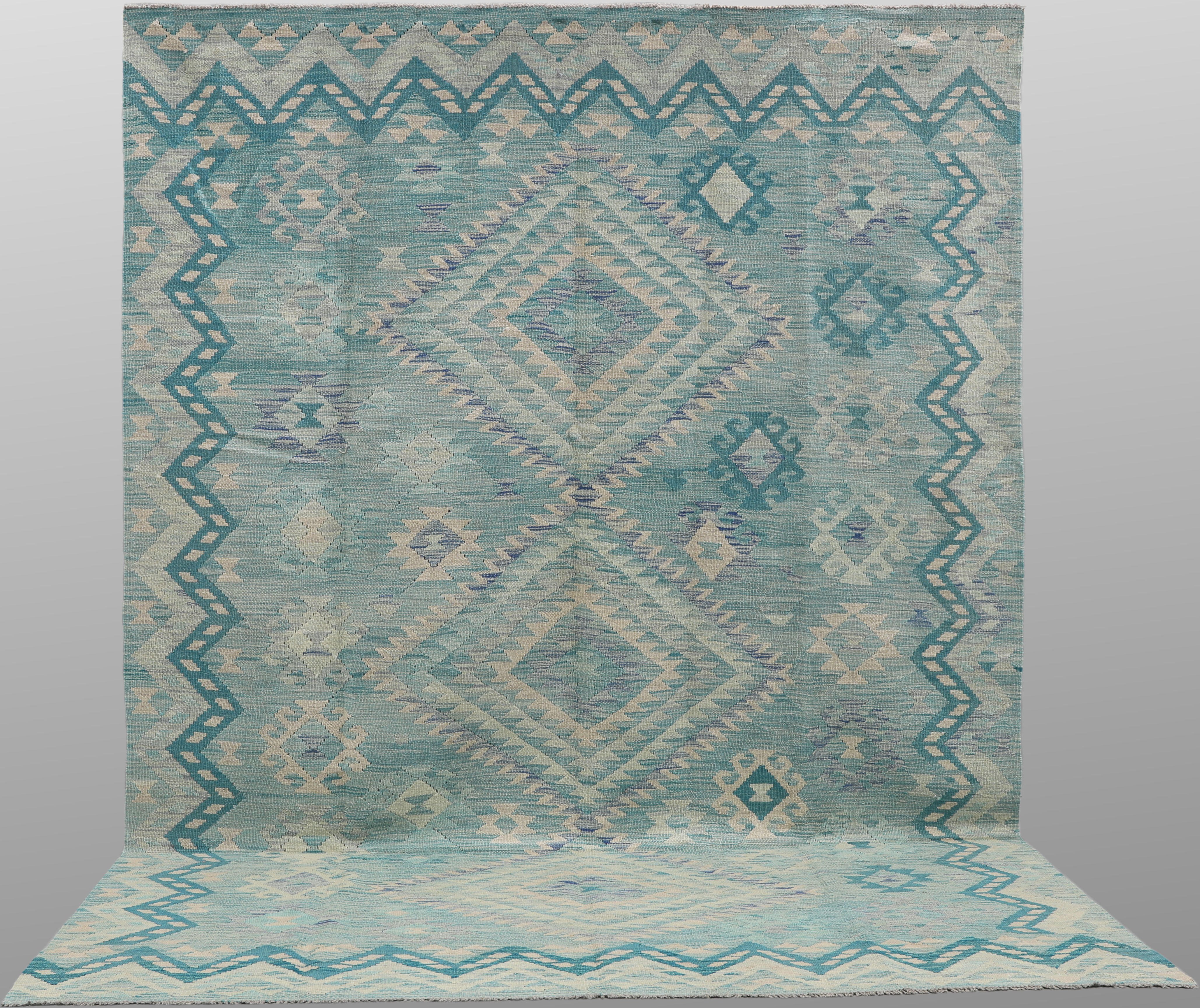 MATTA. Kelim klassisk design, 296 x 210 cm.