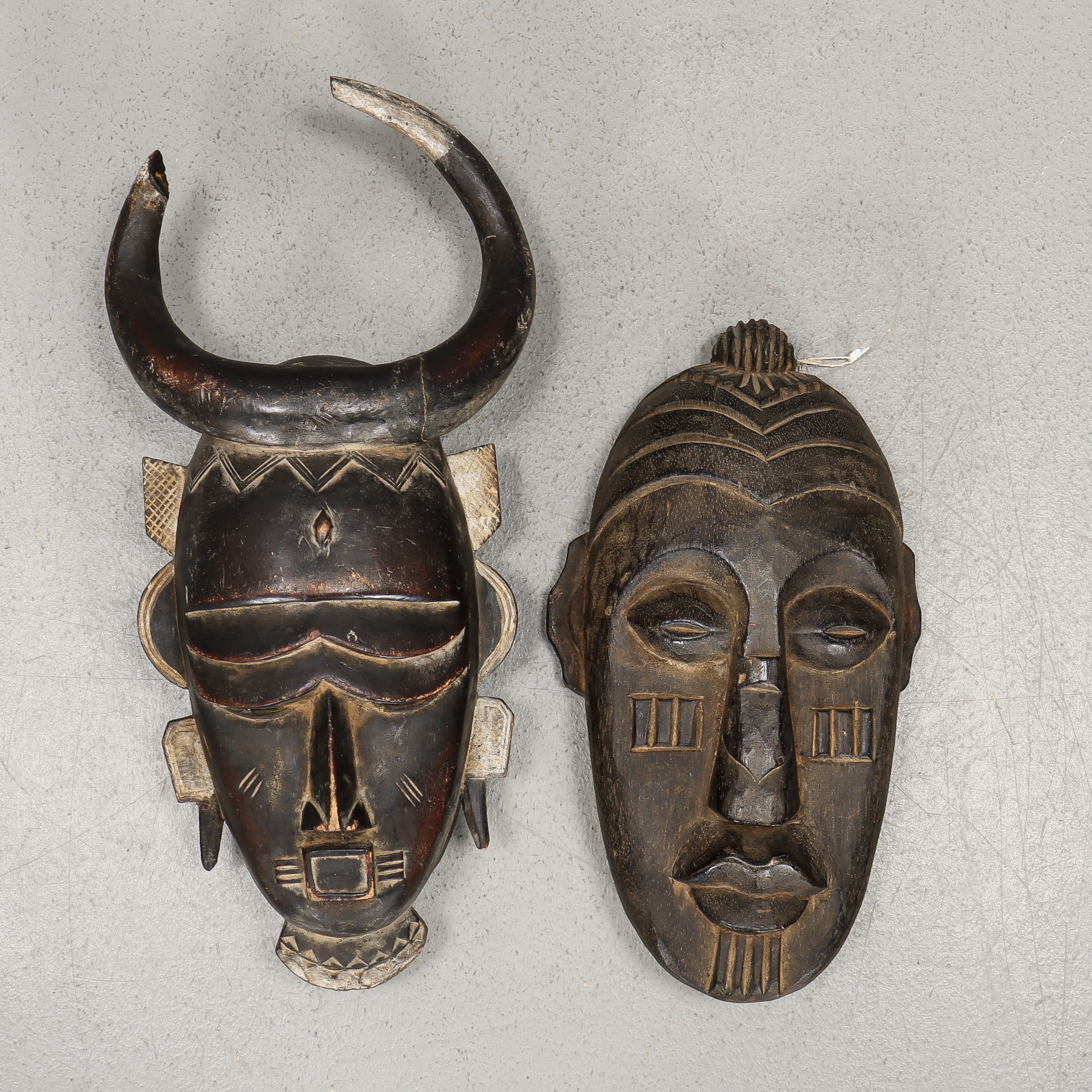 MASKER 2 stycken, Afrika.