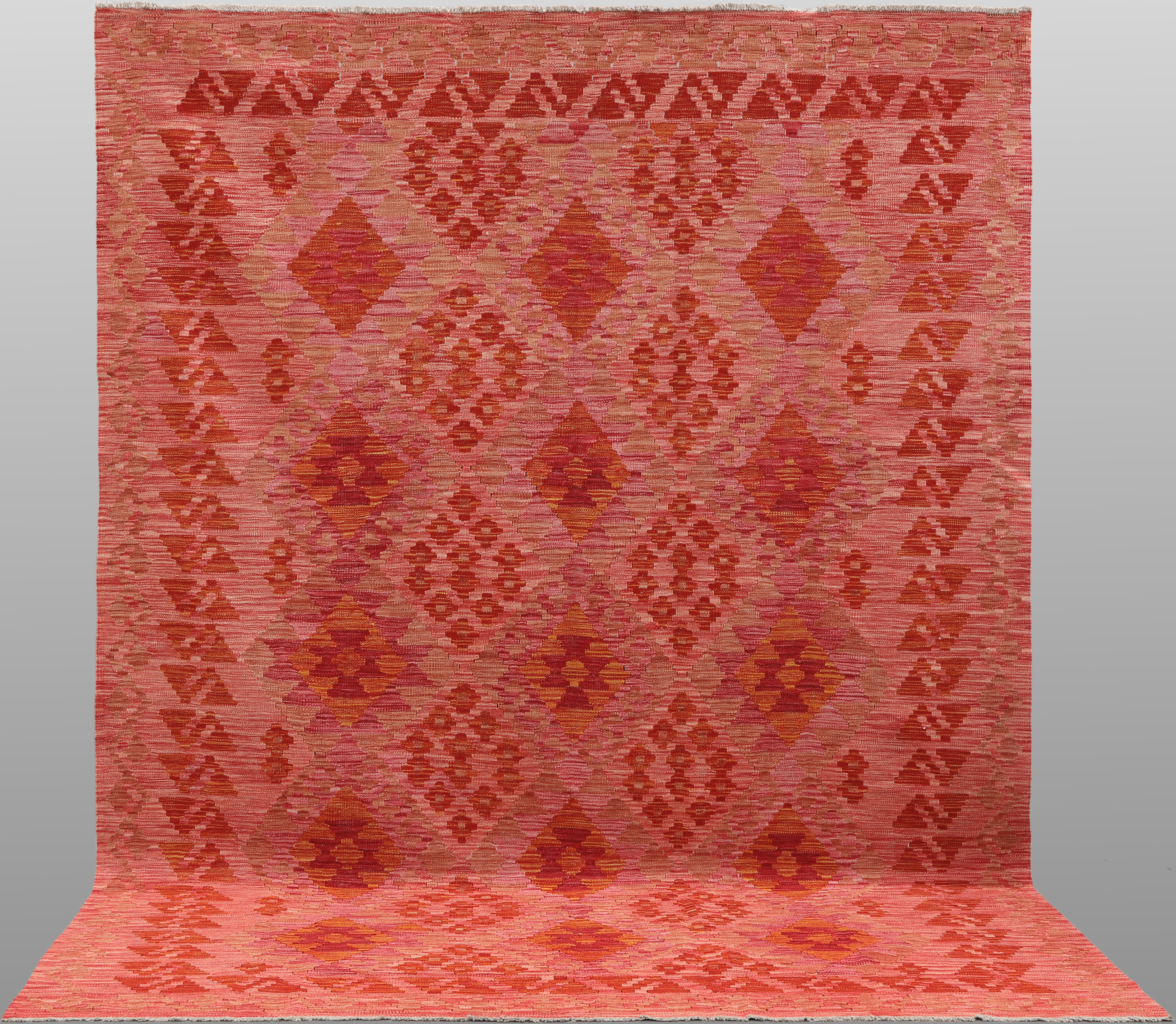 MATTA. Kelim klassisk design, 298 x 211 cm.
