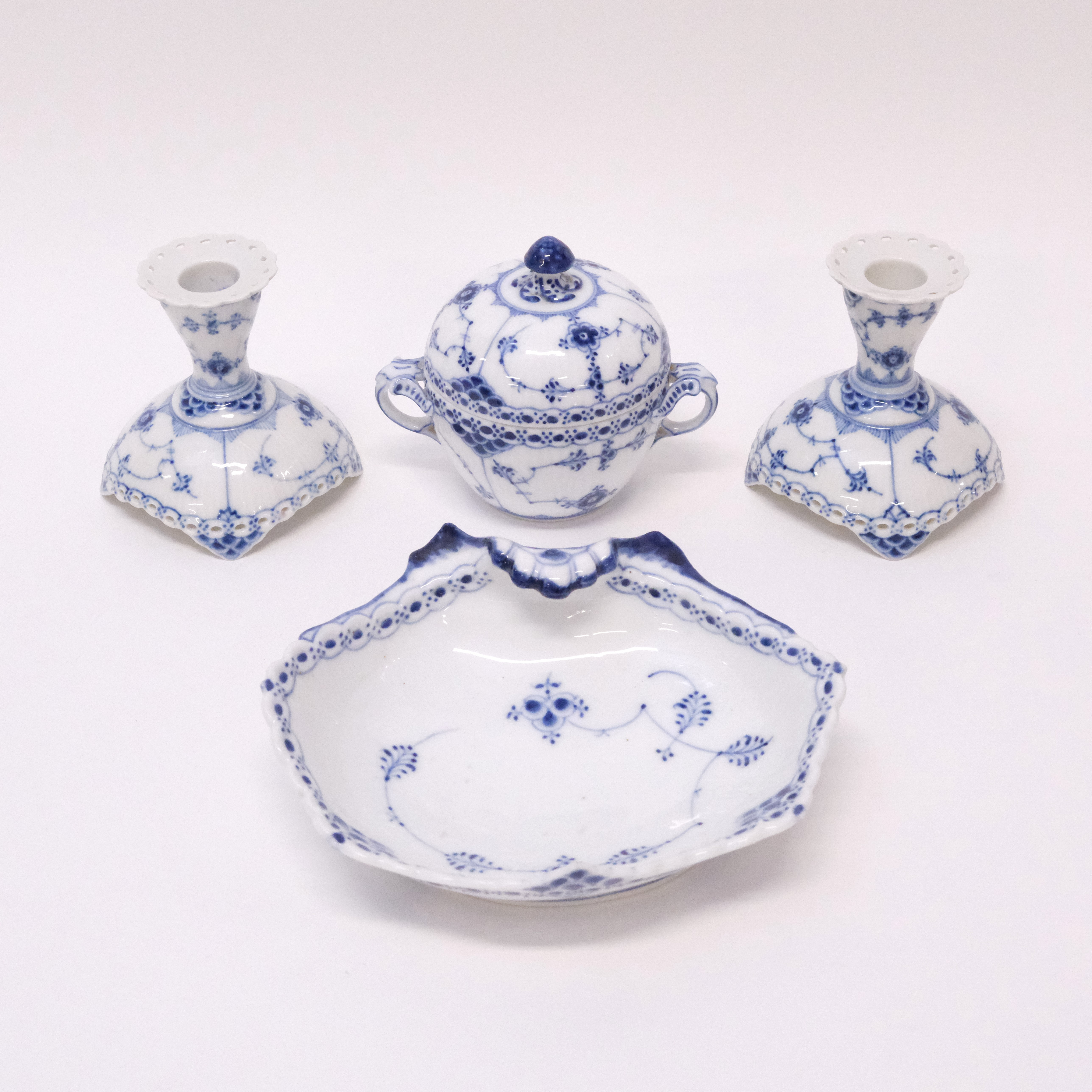 ROYAL COPENHAGEN, 4 DELAR MUSSELMALET.