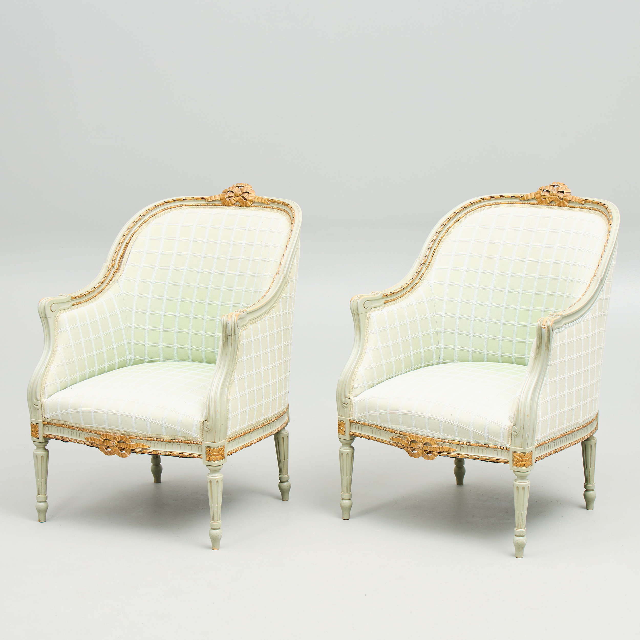BERGERER, två stycken, Louis XVI-stil, 1900-tal.