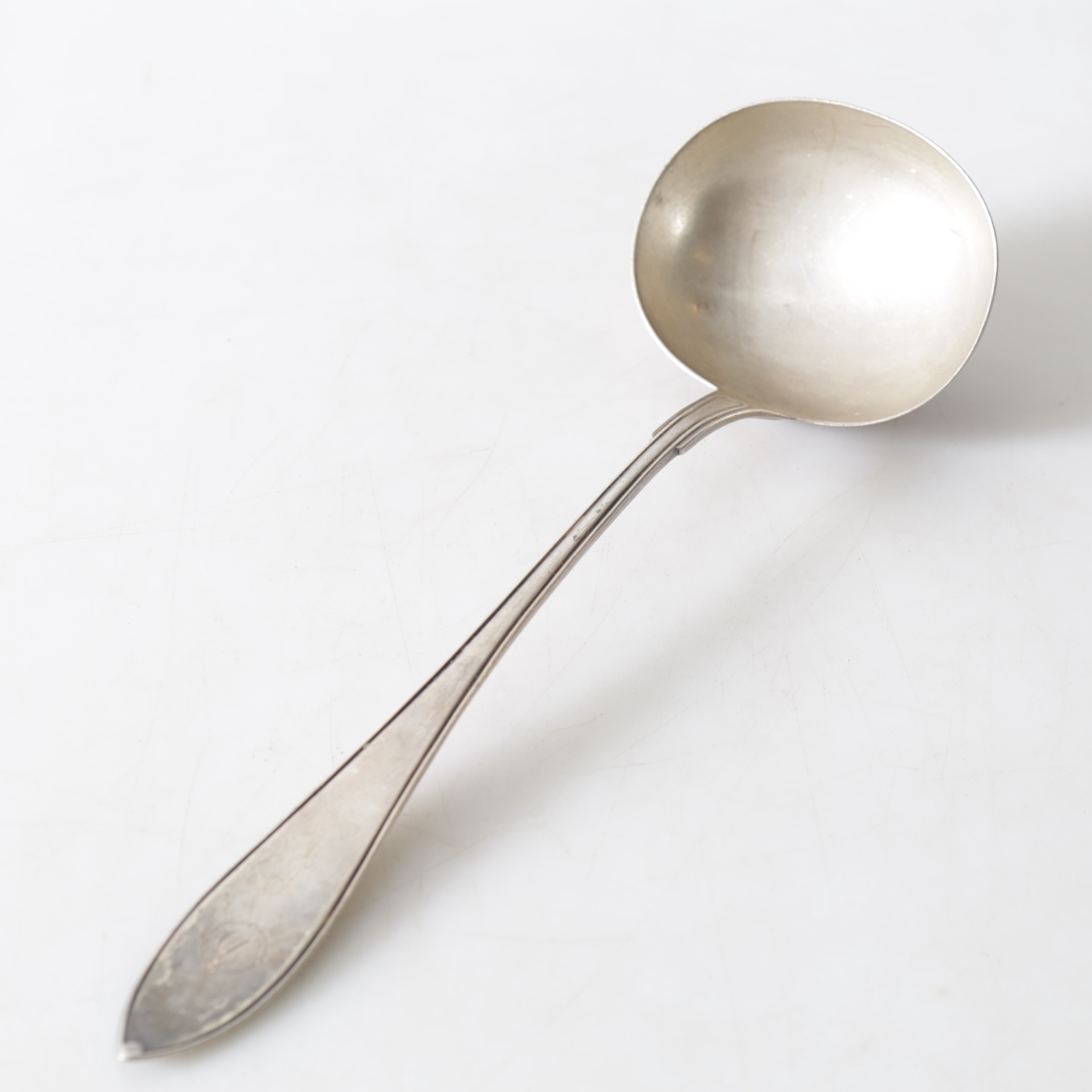 SOPPSLEV, silver, Guldsmedsaktiebolaget, Stockholm, 1922. Totalvikt ca 195,6 gram.