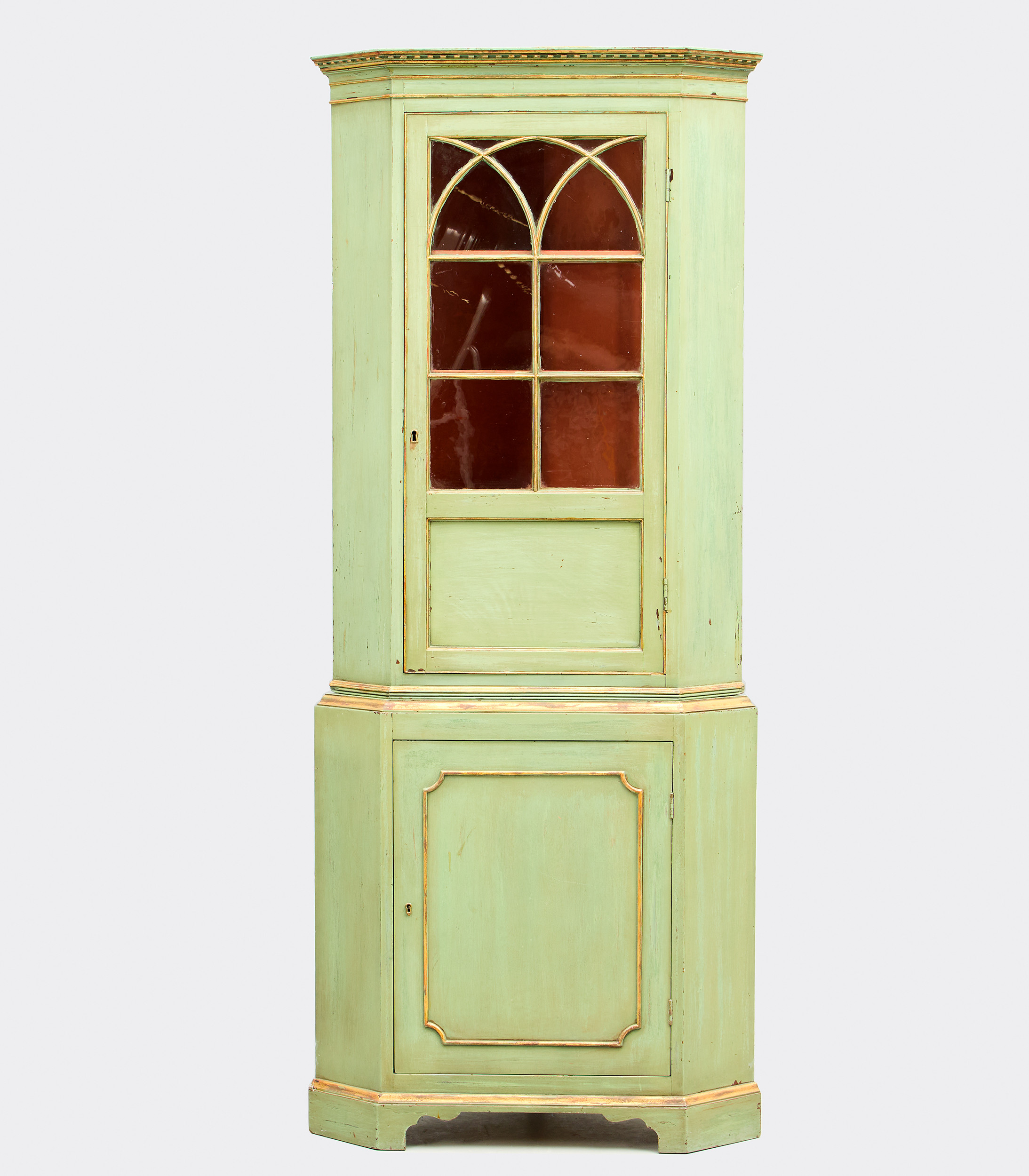 HÖRNSKÅP, gustaviansk stil, 1900-tal.