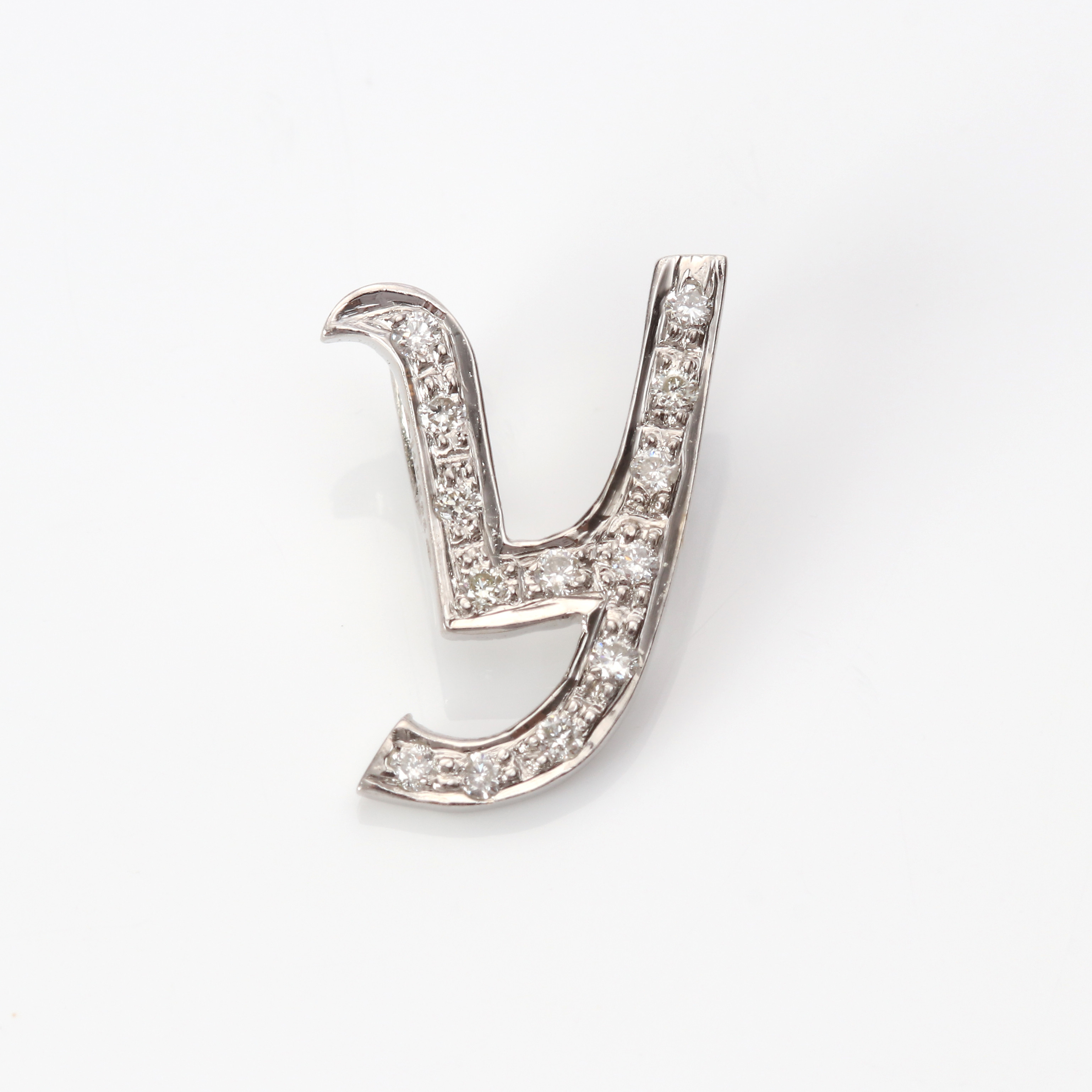 DIAMANTHÄNGE. 14k vitguld med små diamanter i form av ett "Y", totalvikt ca 0,9 gram.