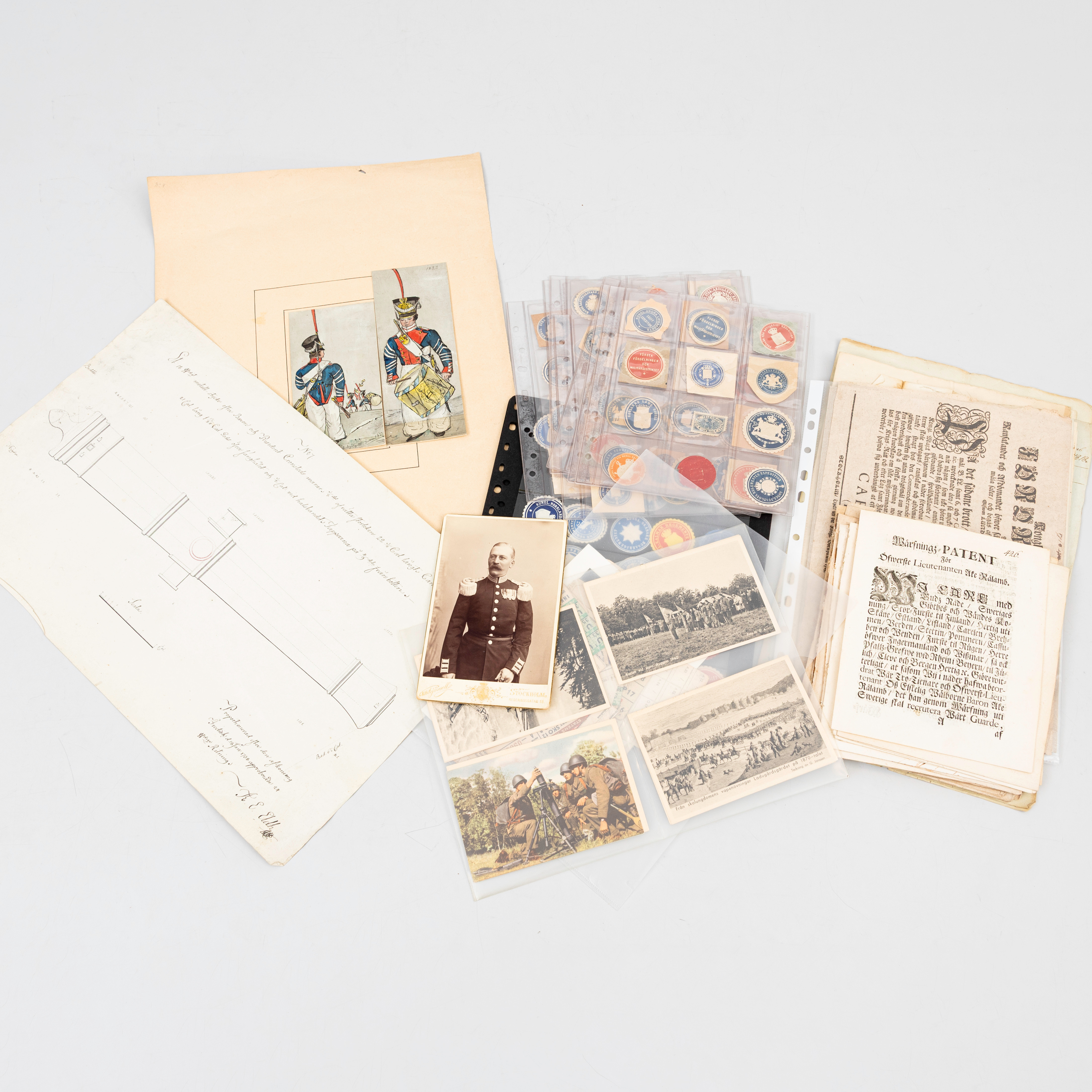 DIVERSE DOKUMENT, övervägande militärt, bland annat ritning kanon, förordningar, handskrifter, 1700 - 1900-tal.