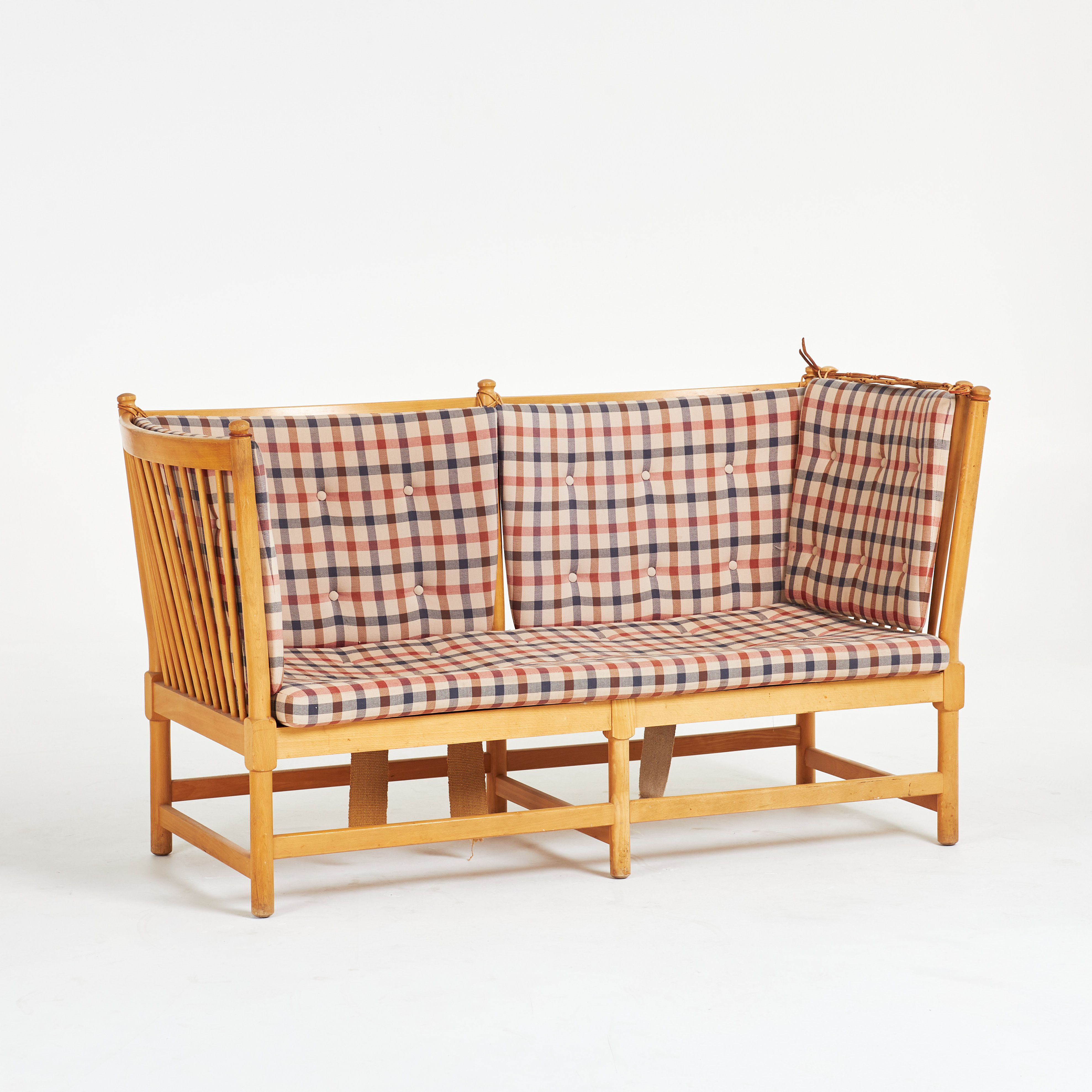 BØRGE MOGENSEN. Soffa, "Tremme", för Fritz Hansen, stomme i bok, etikettmärkt 0465.