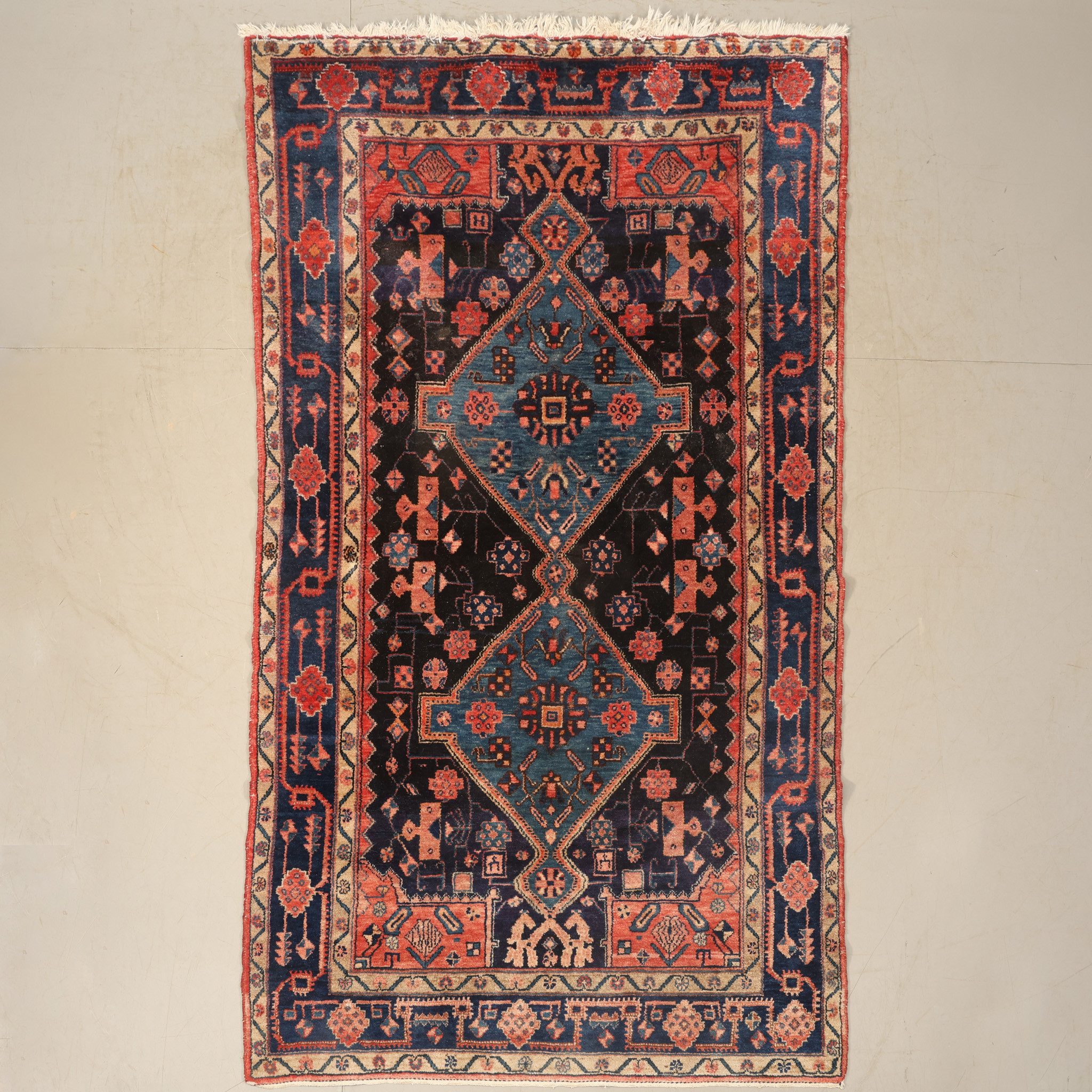 MATTA, handknuten, persien, ca 250x143 cm.