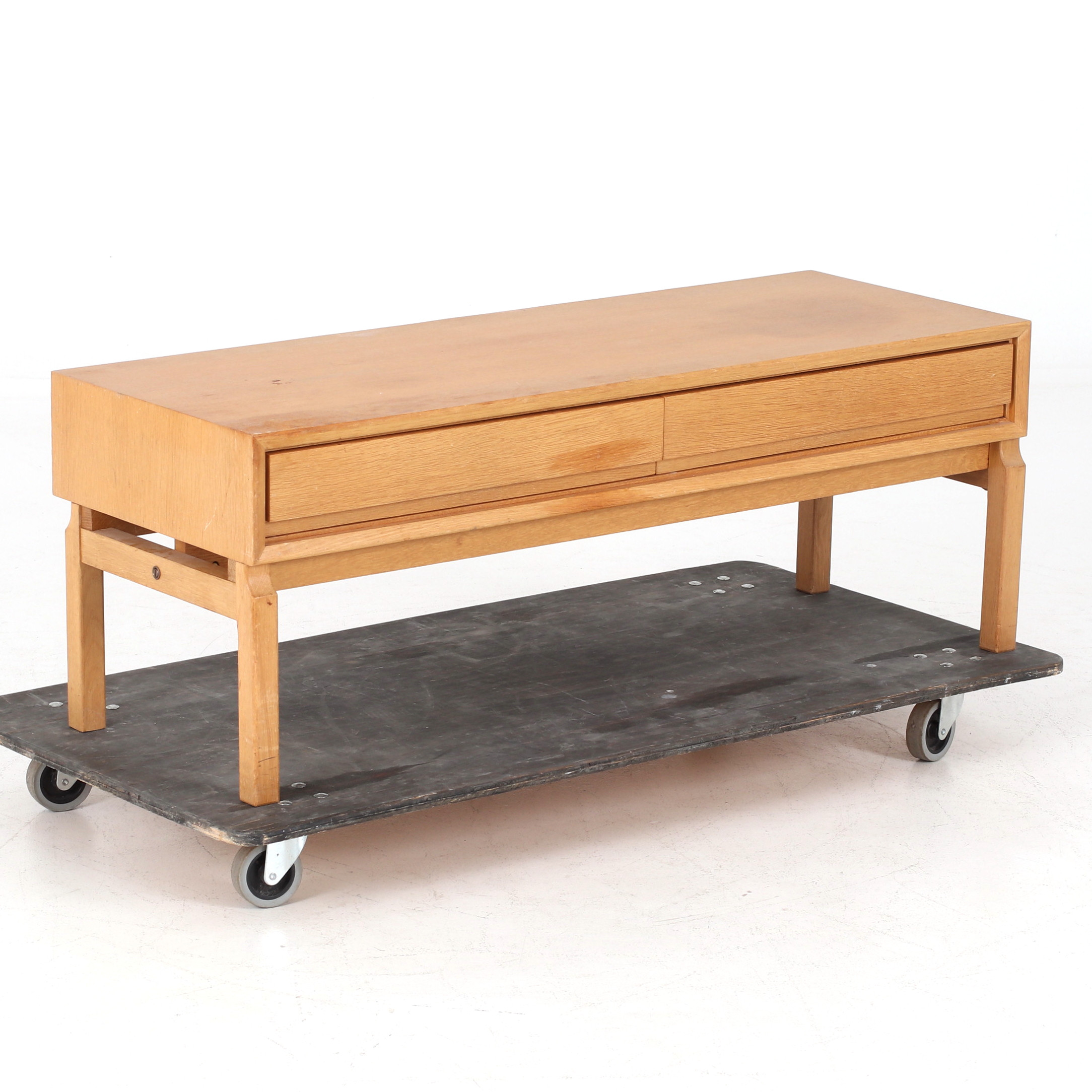 MARIAN GRABINSKI. TV-bänk, ek, IKEA, 1900-tal.