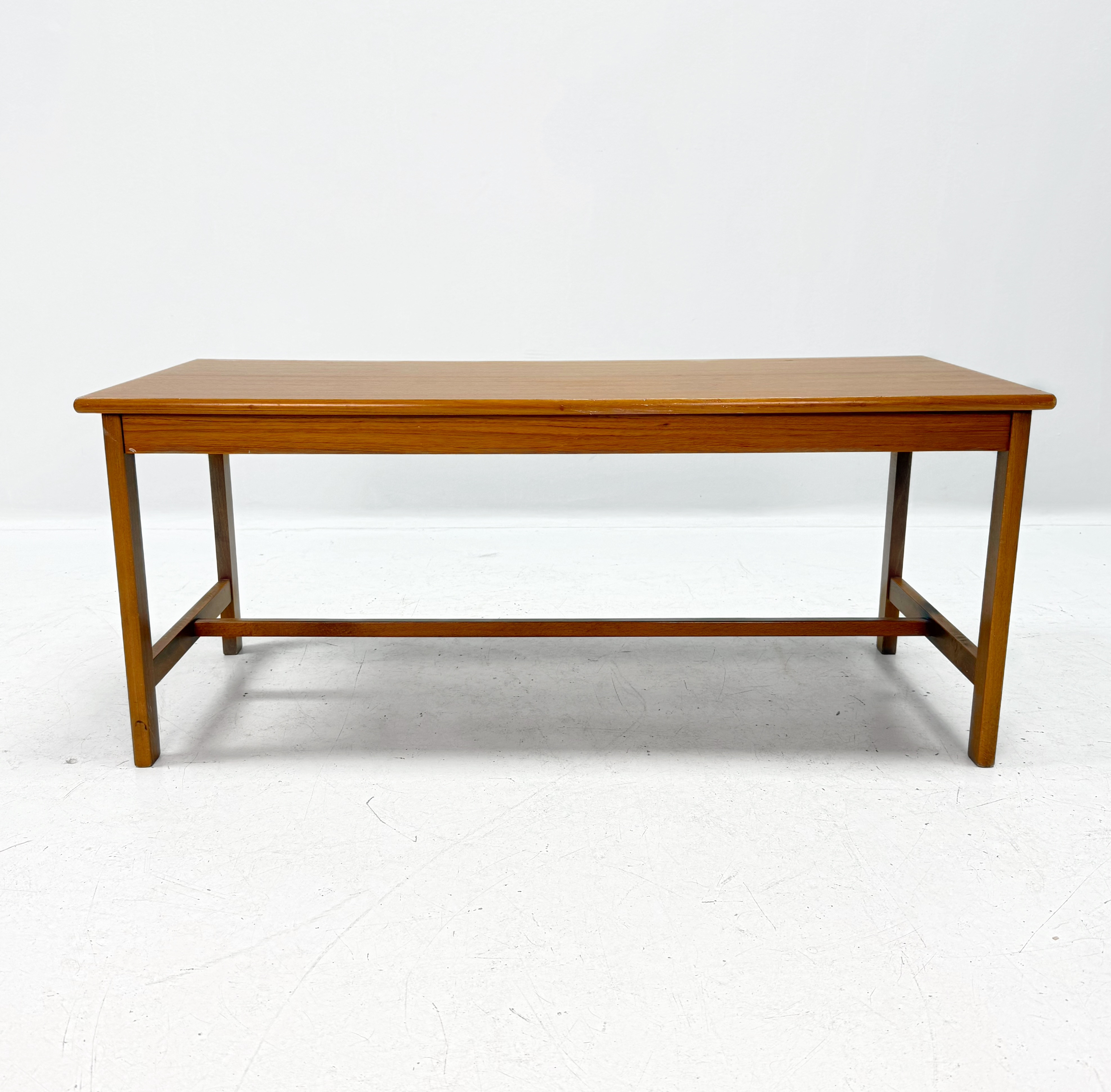TEAKBORD - sidobord/soffbord i teak, 1960-tal.