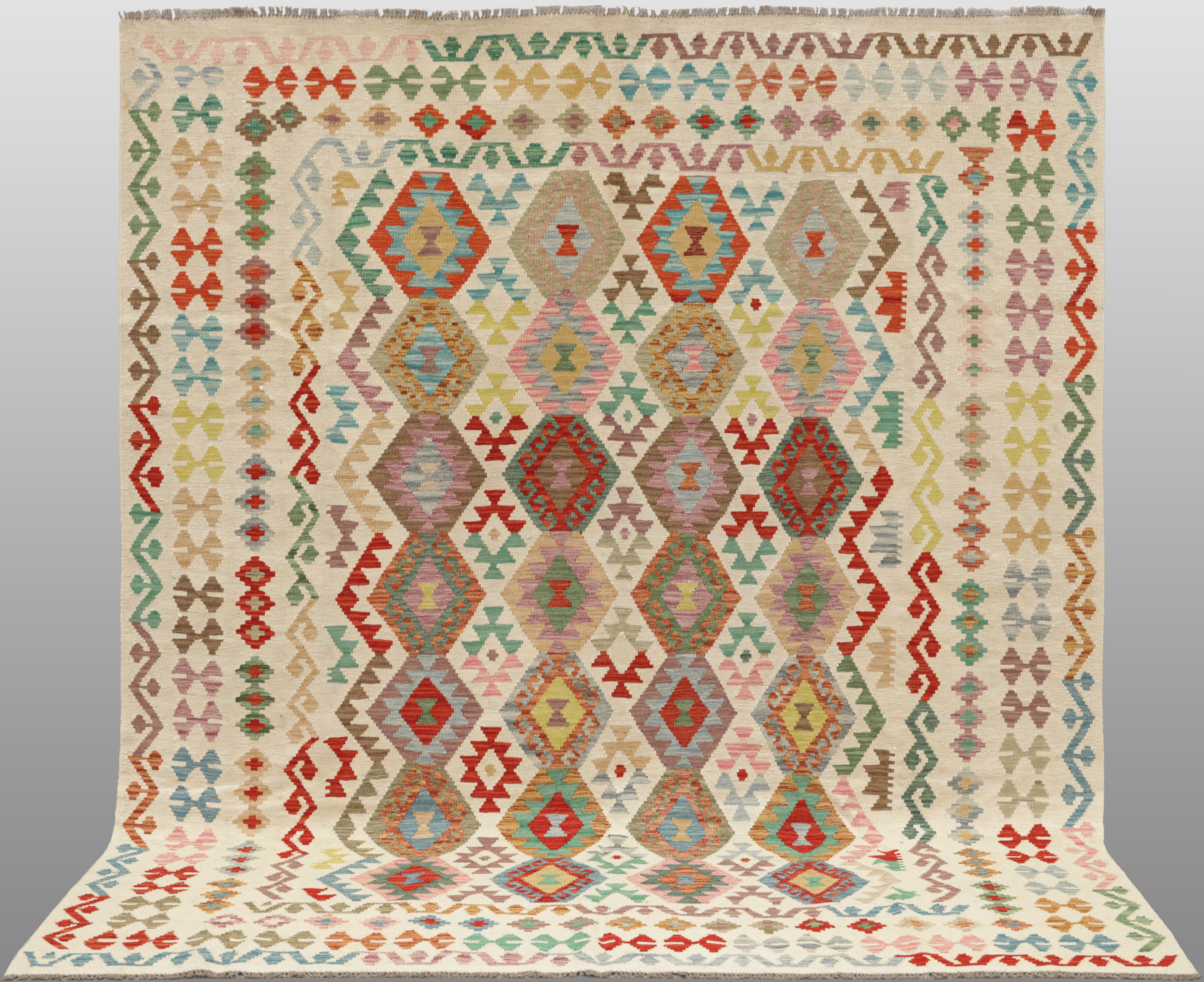 ORIENTMATTA. Kelim klassisk design, 299 x 250 cm.
