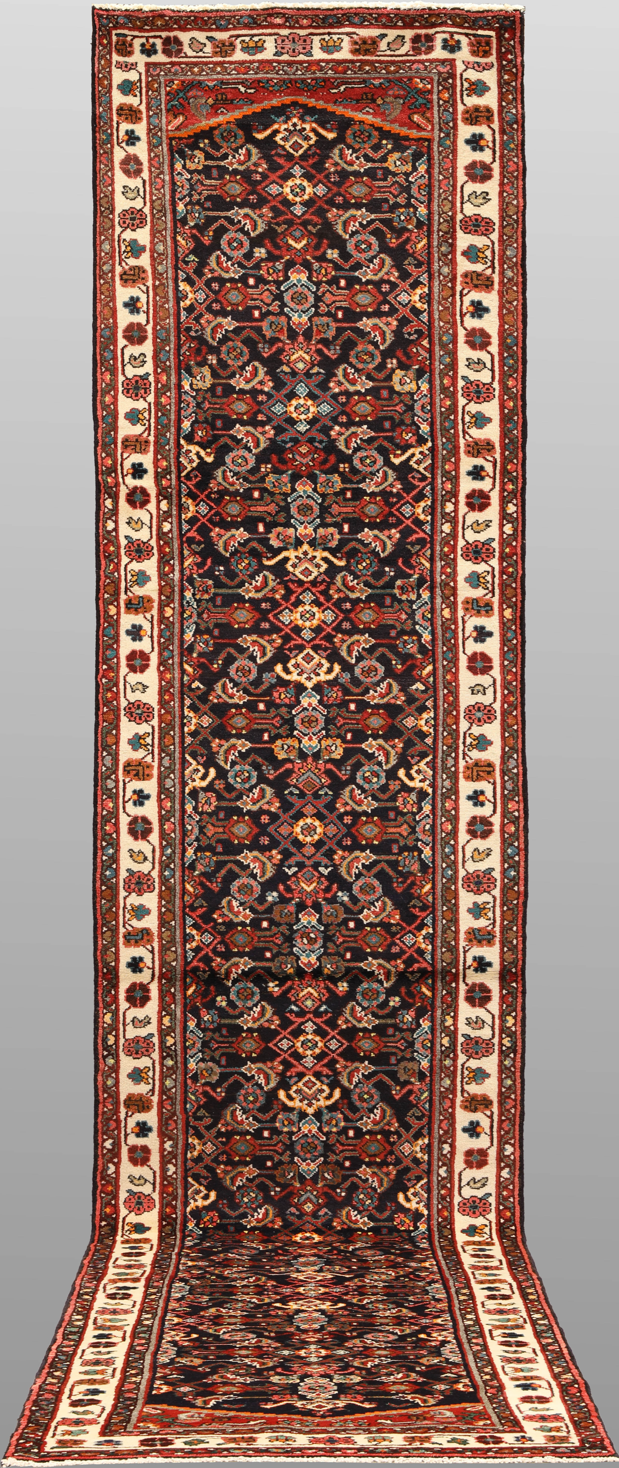 MATTA. Hamadan gallerimodell, 485 x 90 cm.