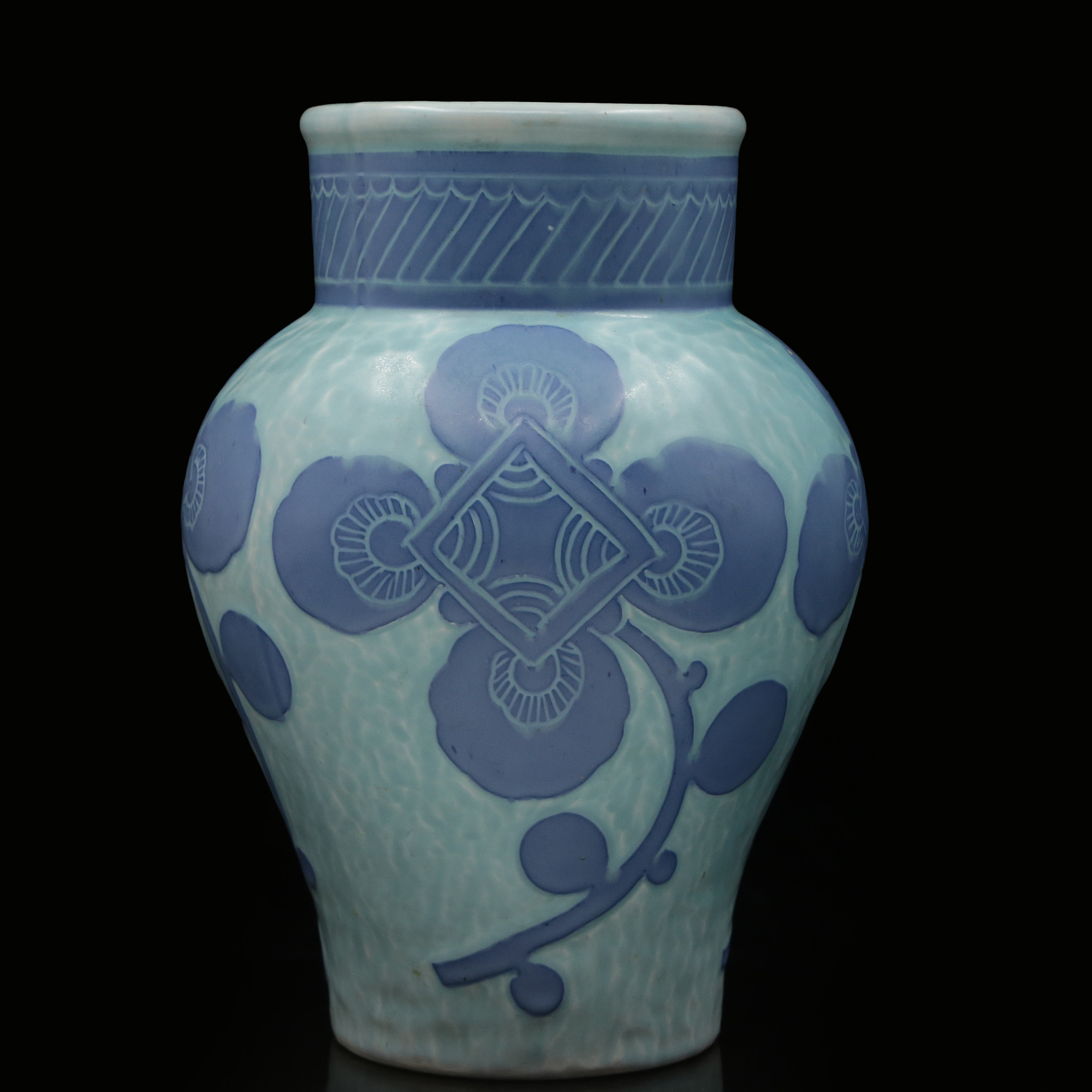 JOSEF EKBERG. (1877-1945) VAS "SGRAFFITO" ÅR 1922 GUSTAVSBERG, SIGNERAD.