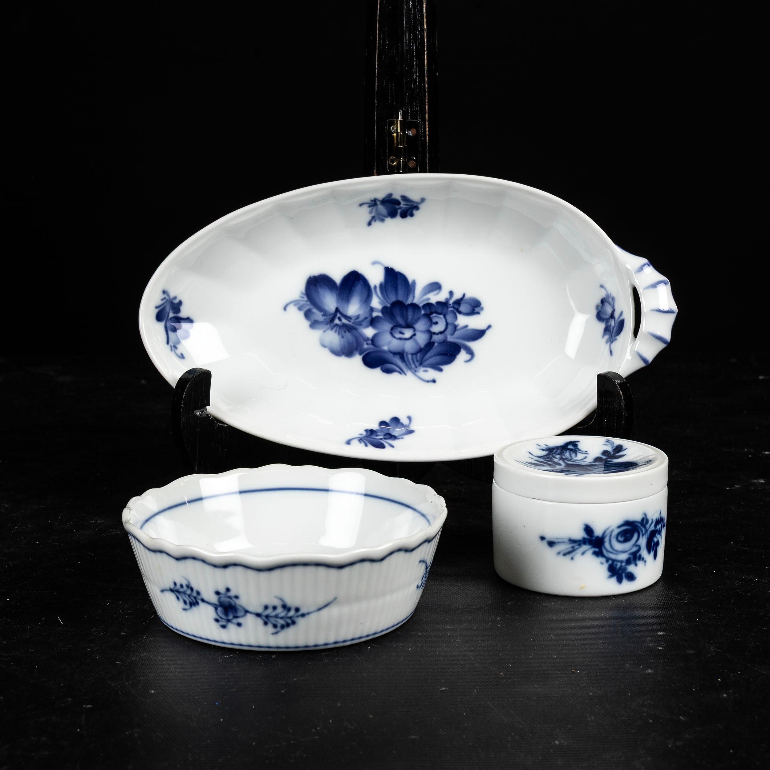 PORSLINSFÖREMÅL, 3 delar bl.a Björn Wiinblad, Rosenthal.