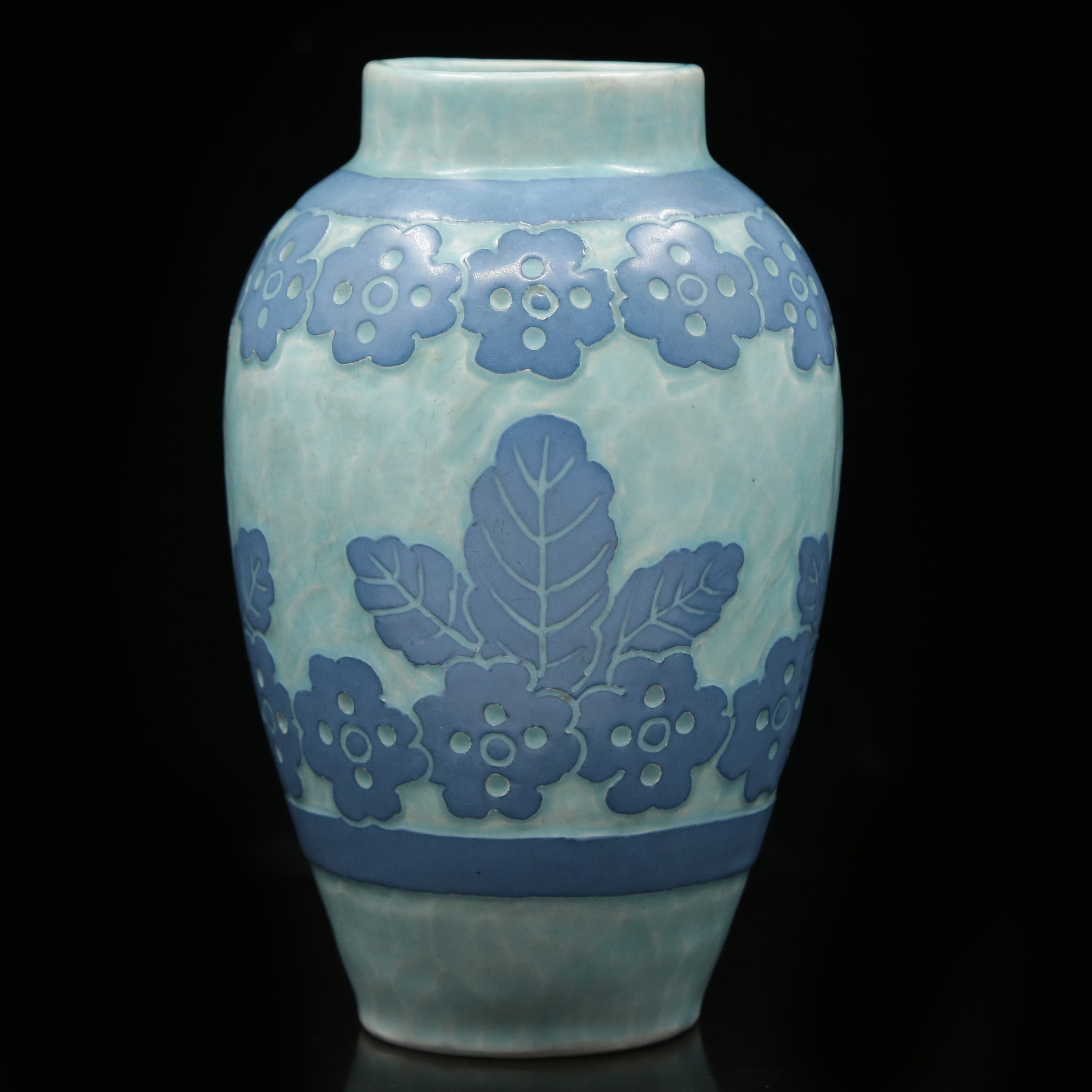 ELSA ENGESTRÖM (1885-1976) VAS "SGRAFFITO" ÅR 1914 GUSTAFSBERG, SIGNERAD (GUSTAVSBERG 1912-1916).