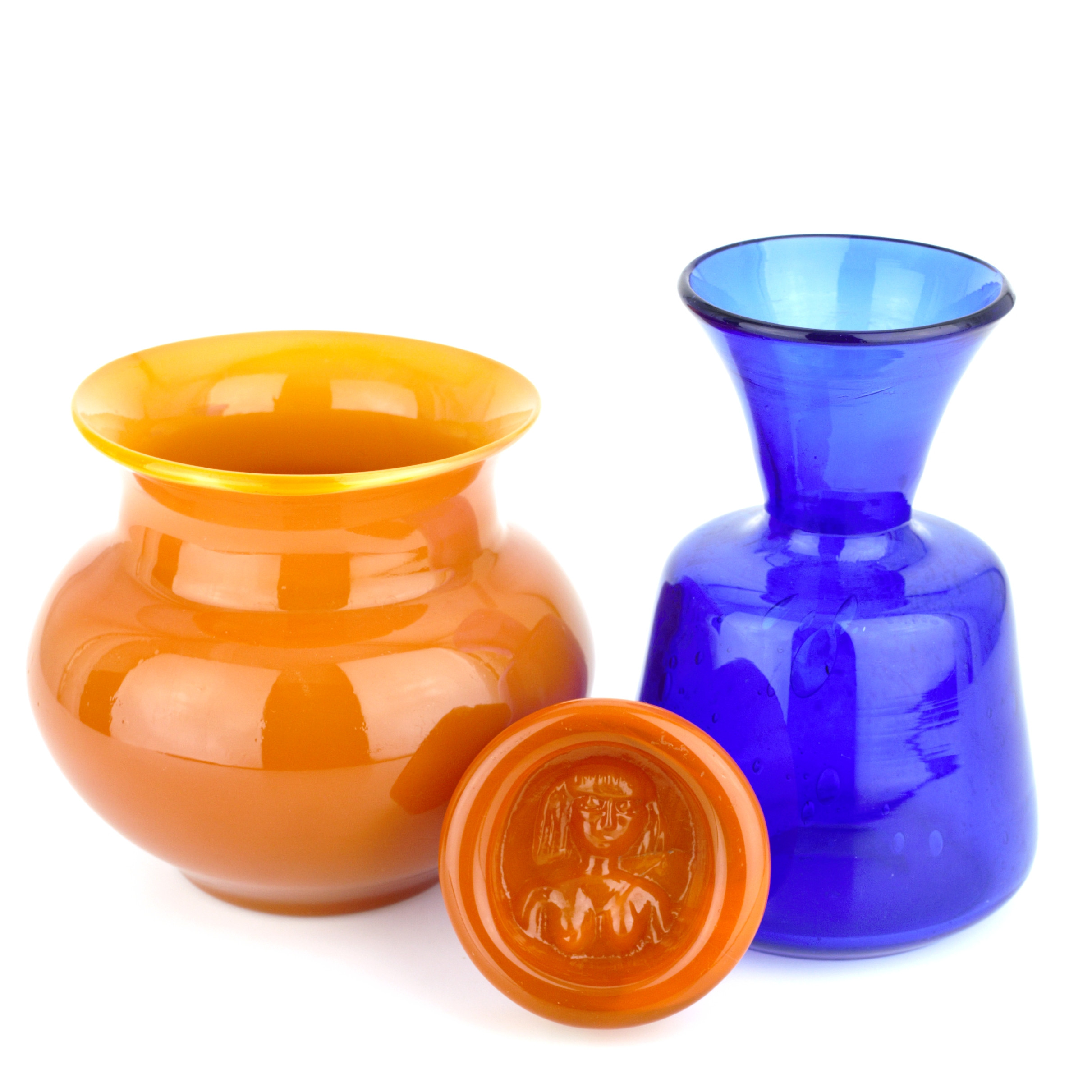 ERIK HÖGLUND. Vas och fat, 3 delar, orange-& blått glas, Boda.