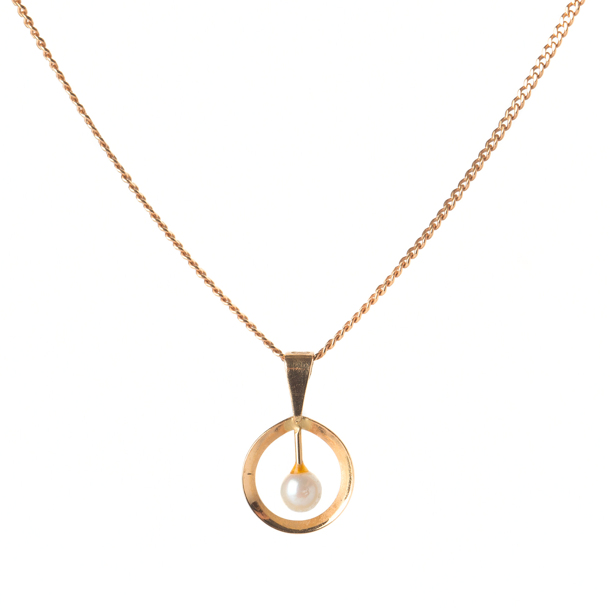 HÄNGE, 18K guld med odlad pärla, kattfotstämplat.