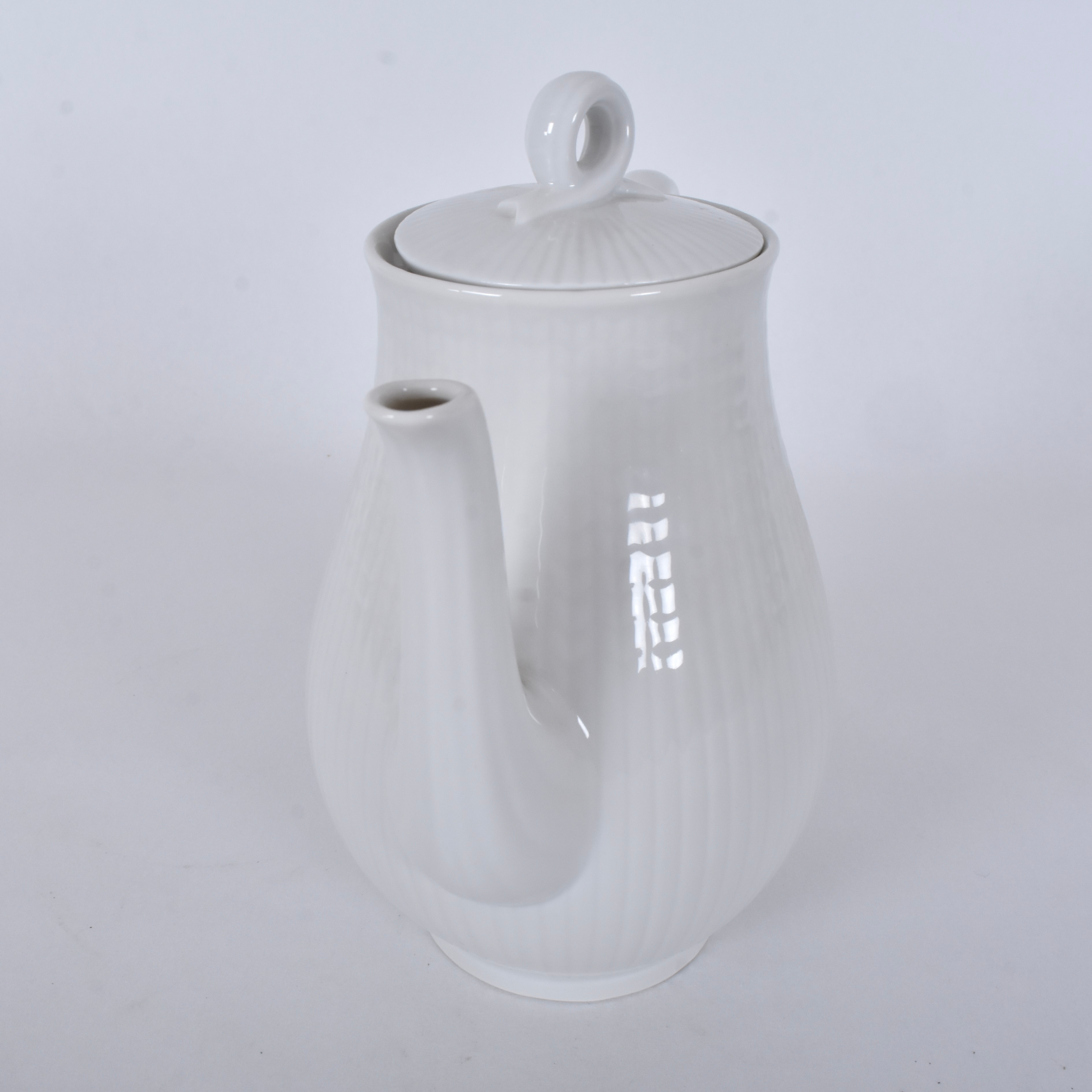 LOUISE ADELBORG. kaffekanna, flintgods, Rörstrand Nationalservisen (Swedish Grace).