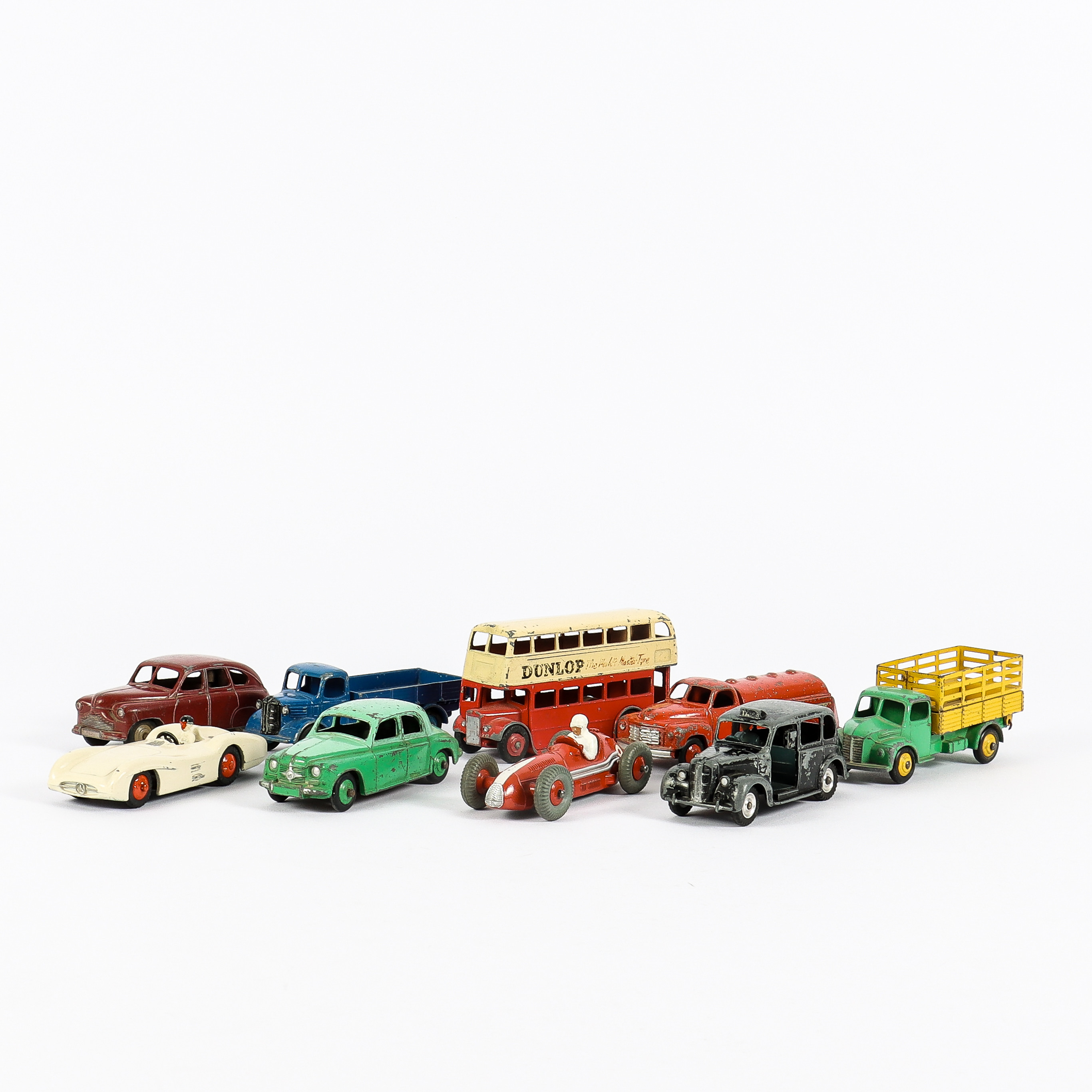 LEKSAKSBILAR Dinky Toys, 9 stycken.