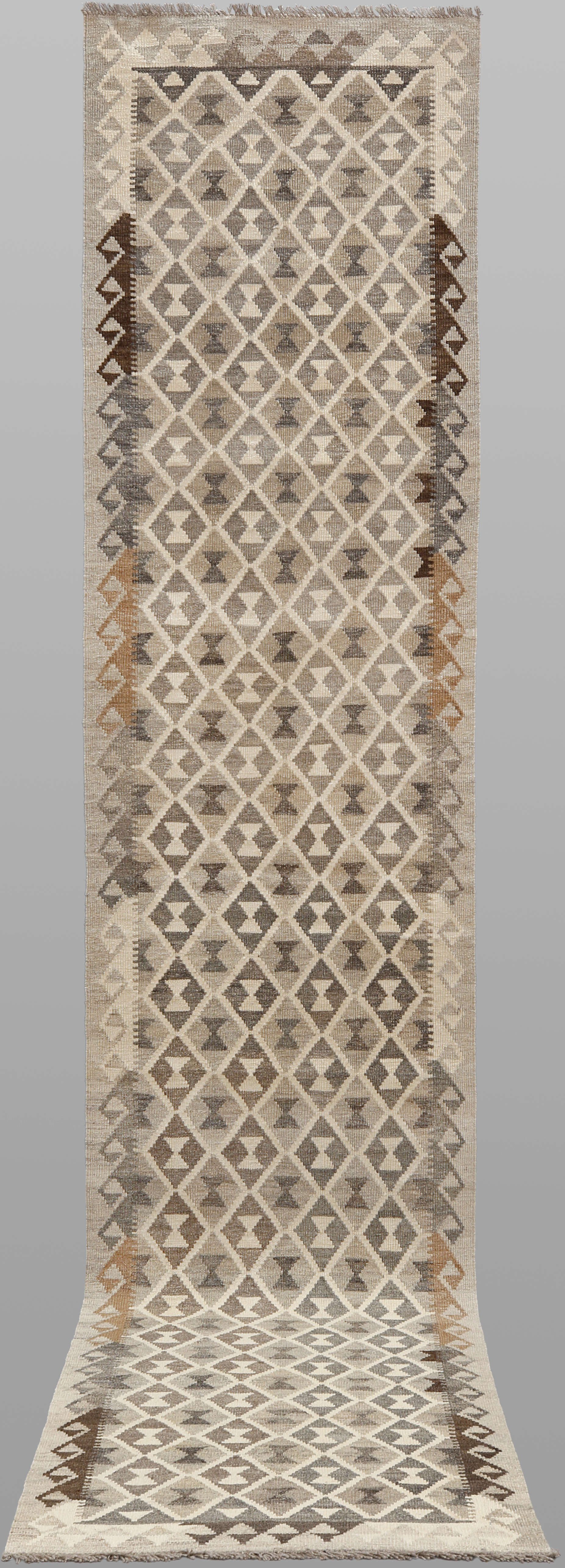 MATTA. Kelim naturfärgad, gallerimodell, 387 x 80 cm.