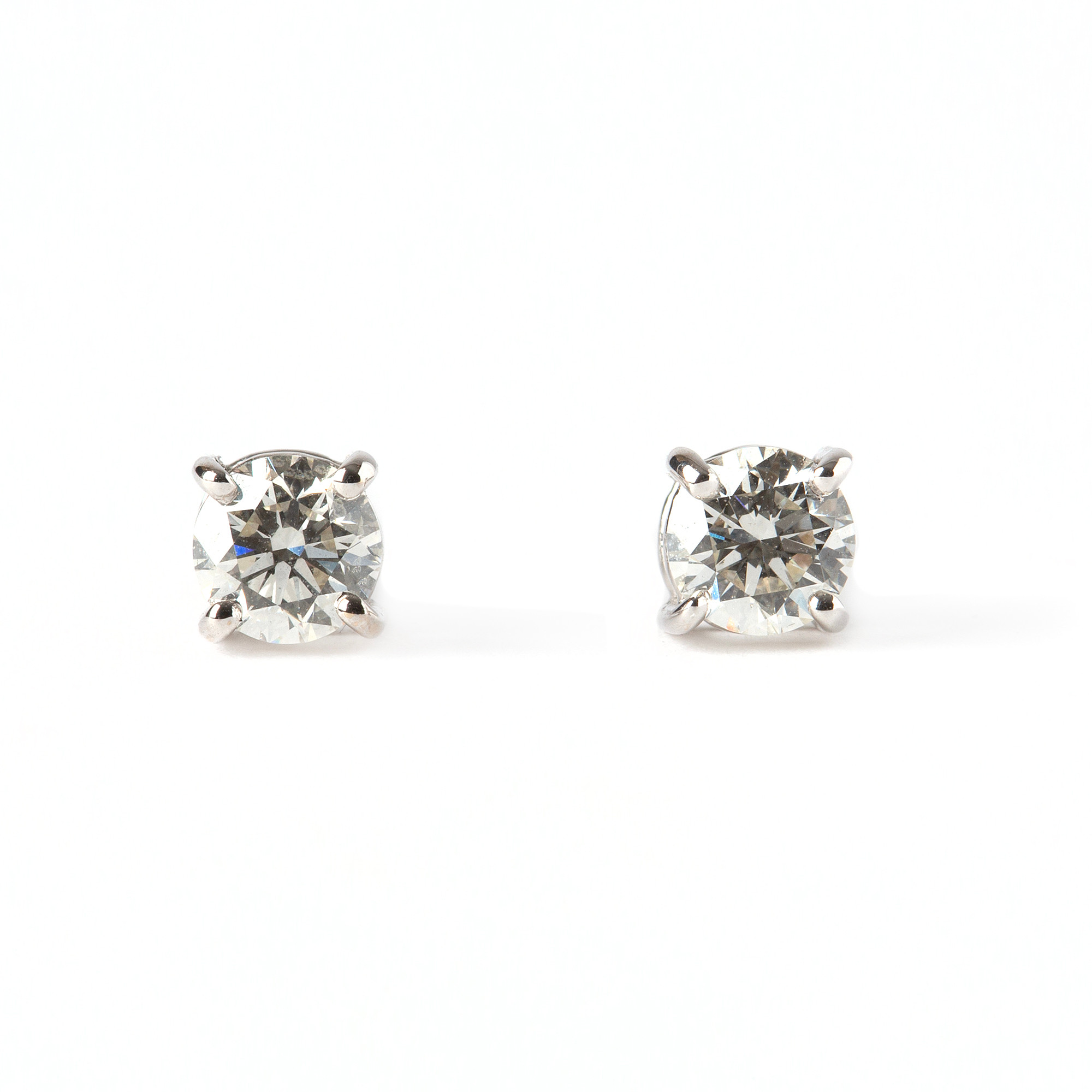 ÖRHÄNGEN, 18K vitguld med briljantslipade diamanter, totalt ca 0.74 ct.