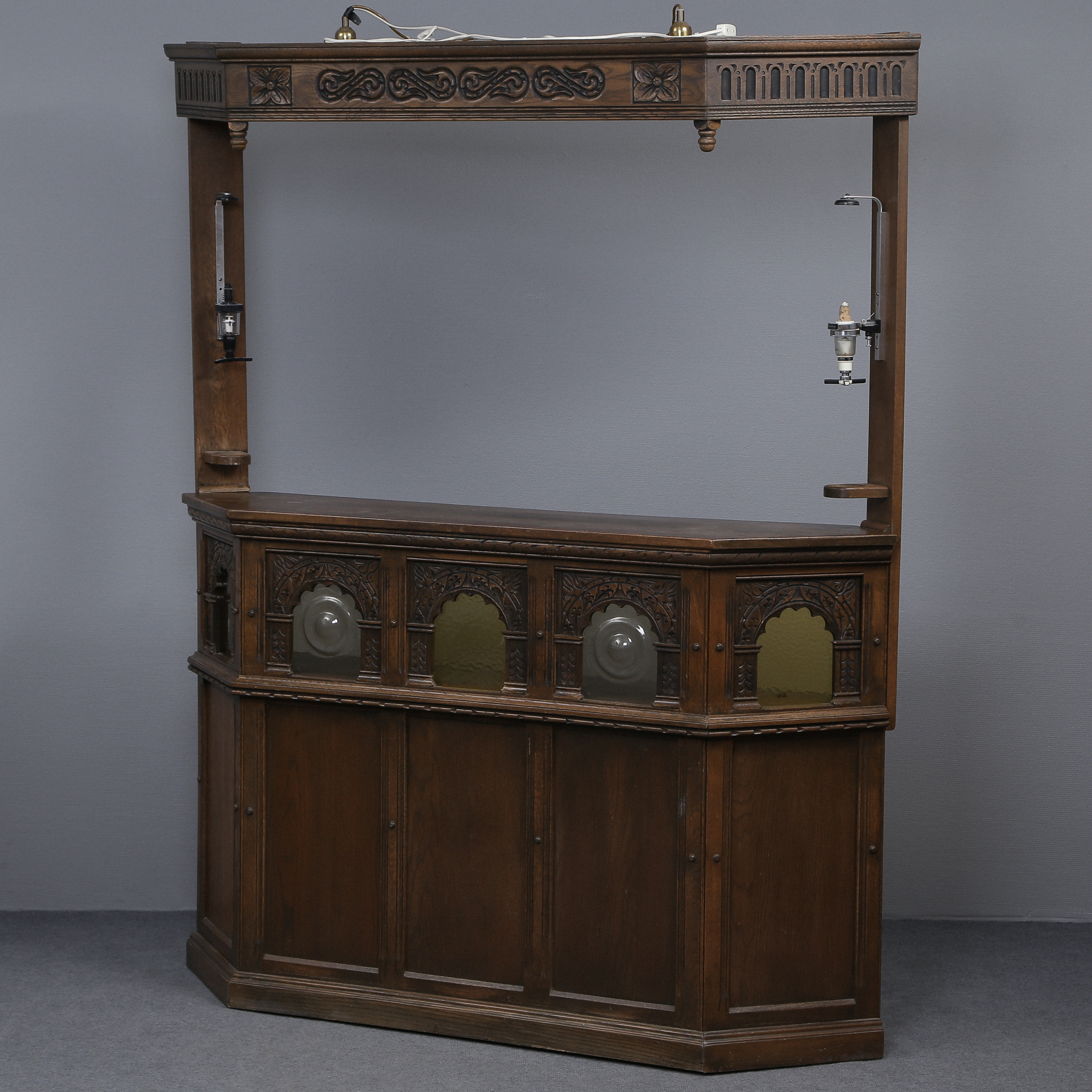 BARDISK, TUDORSTIL ENGLAND, BETSAT LÖVTRÅ, 1900-TALETS ANDRA HÄLFT.
