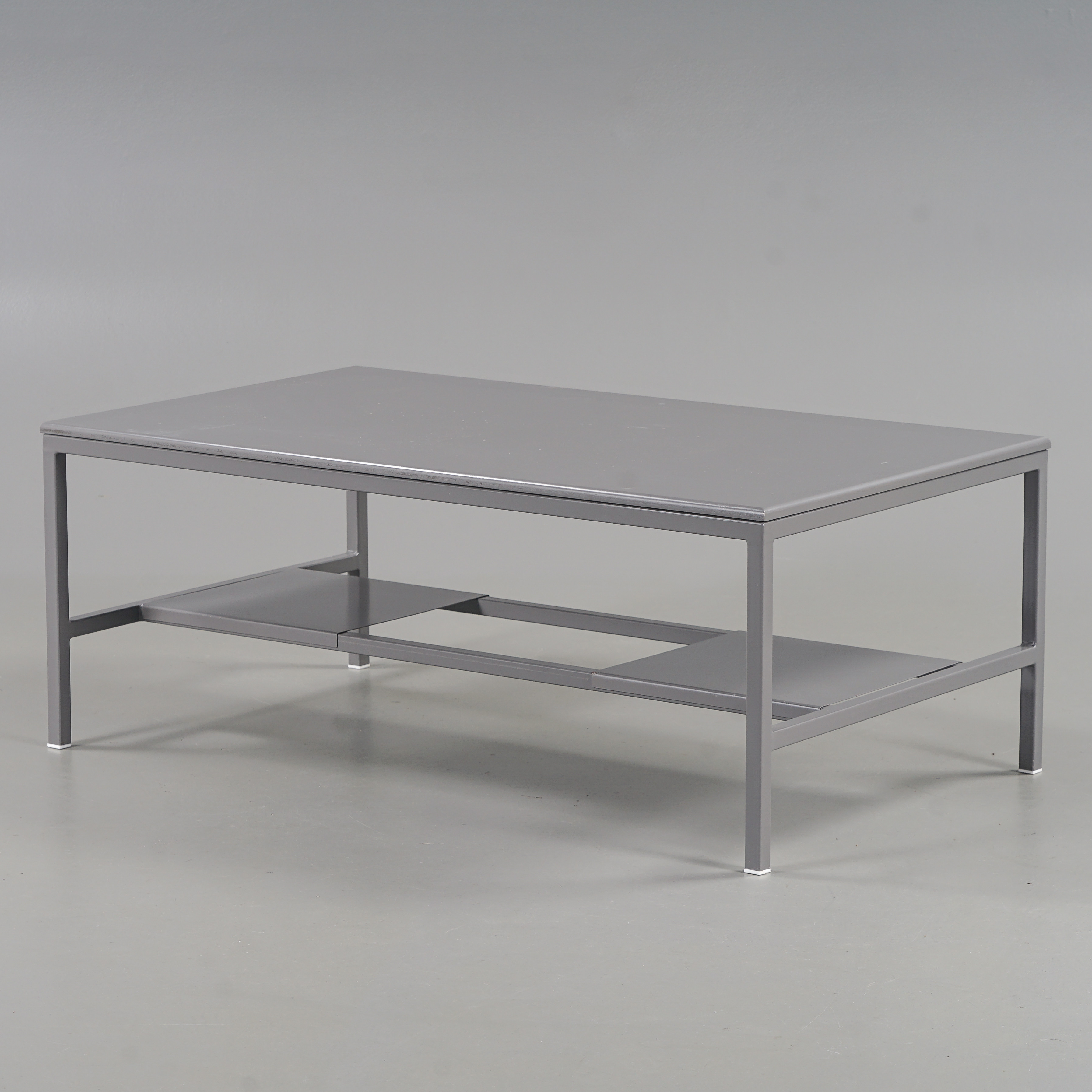 SOFFBORD Grålackerat trä och metall, 2000-tal.
