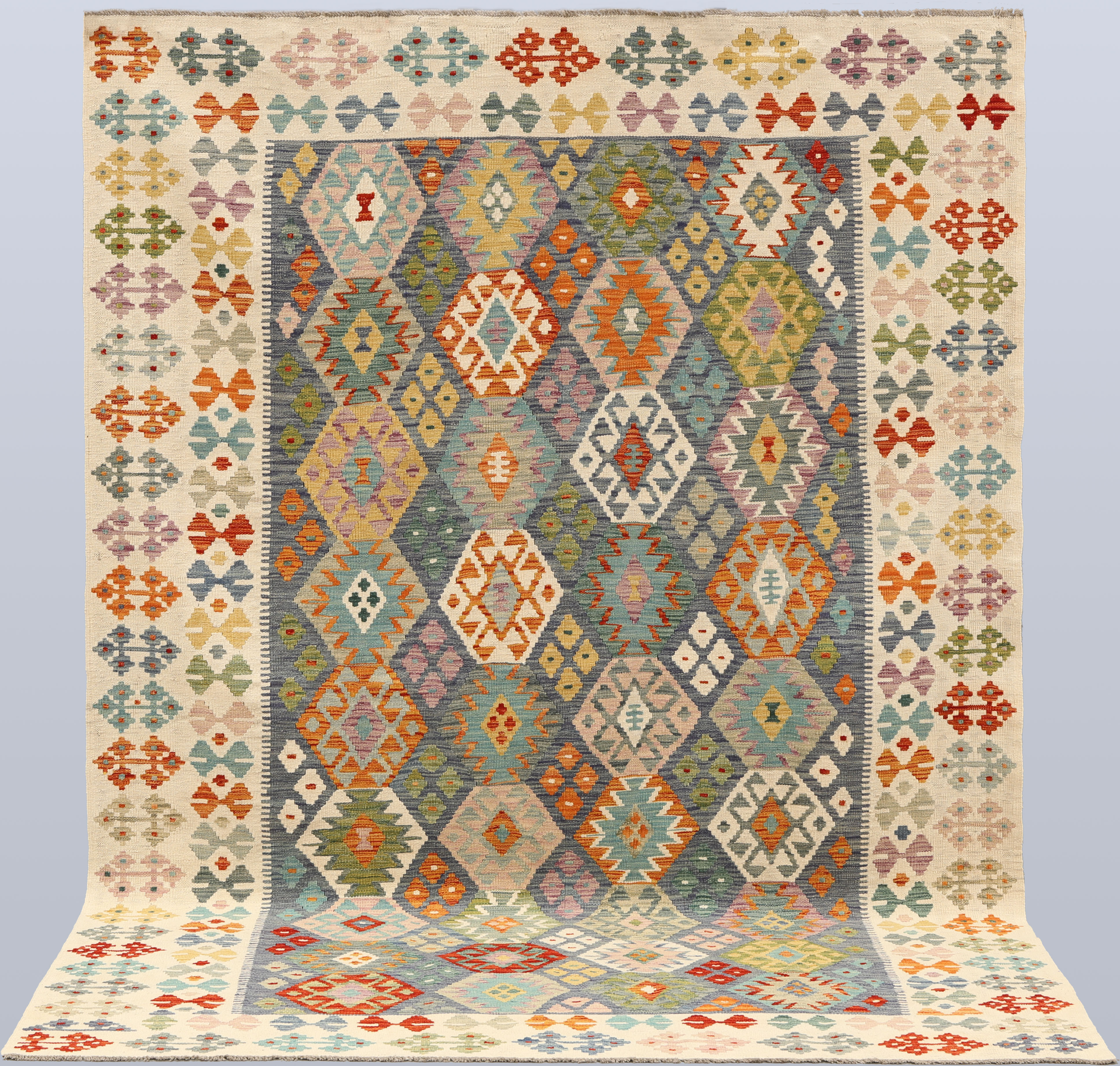 MATTA. Kelim klassisk design, 290 x 203 cm.