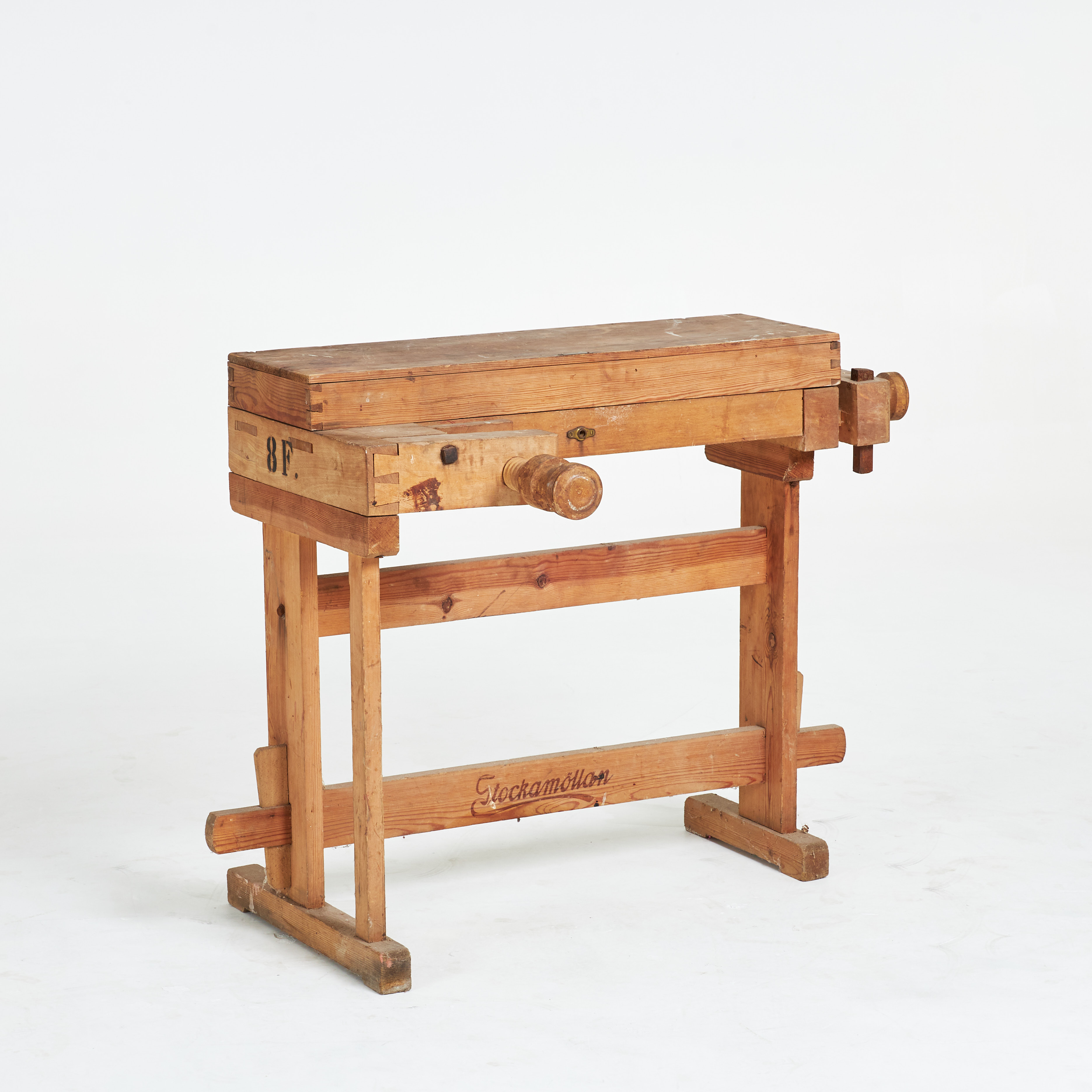 SNICKARBÄNK, furu, stämpelmärkt, Stockamöllan, 1900-tal.