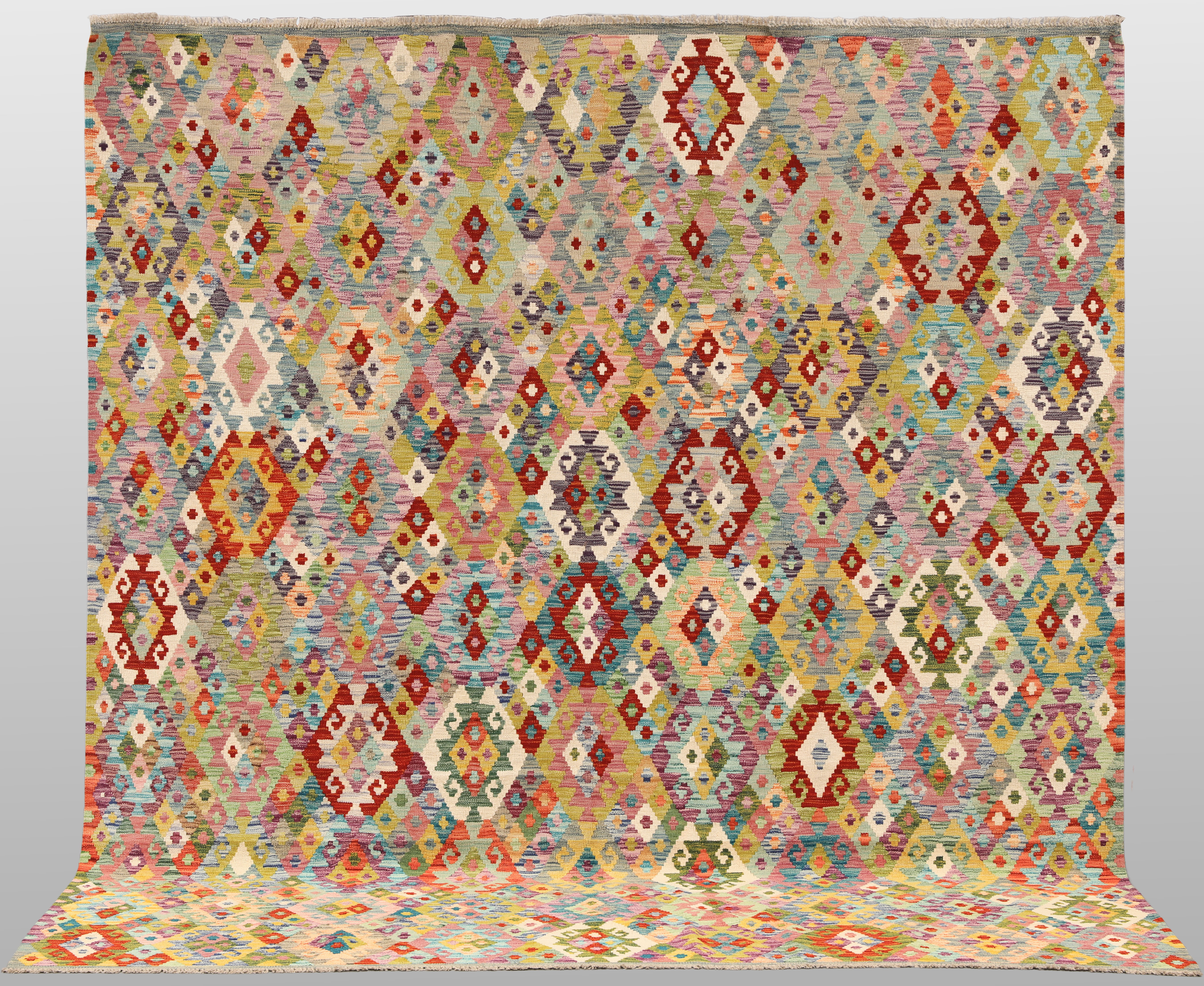 MATTA. Kelim klassisk design, 297 x 265 cm.