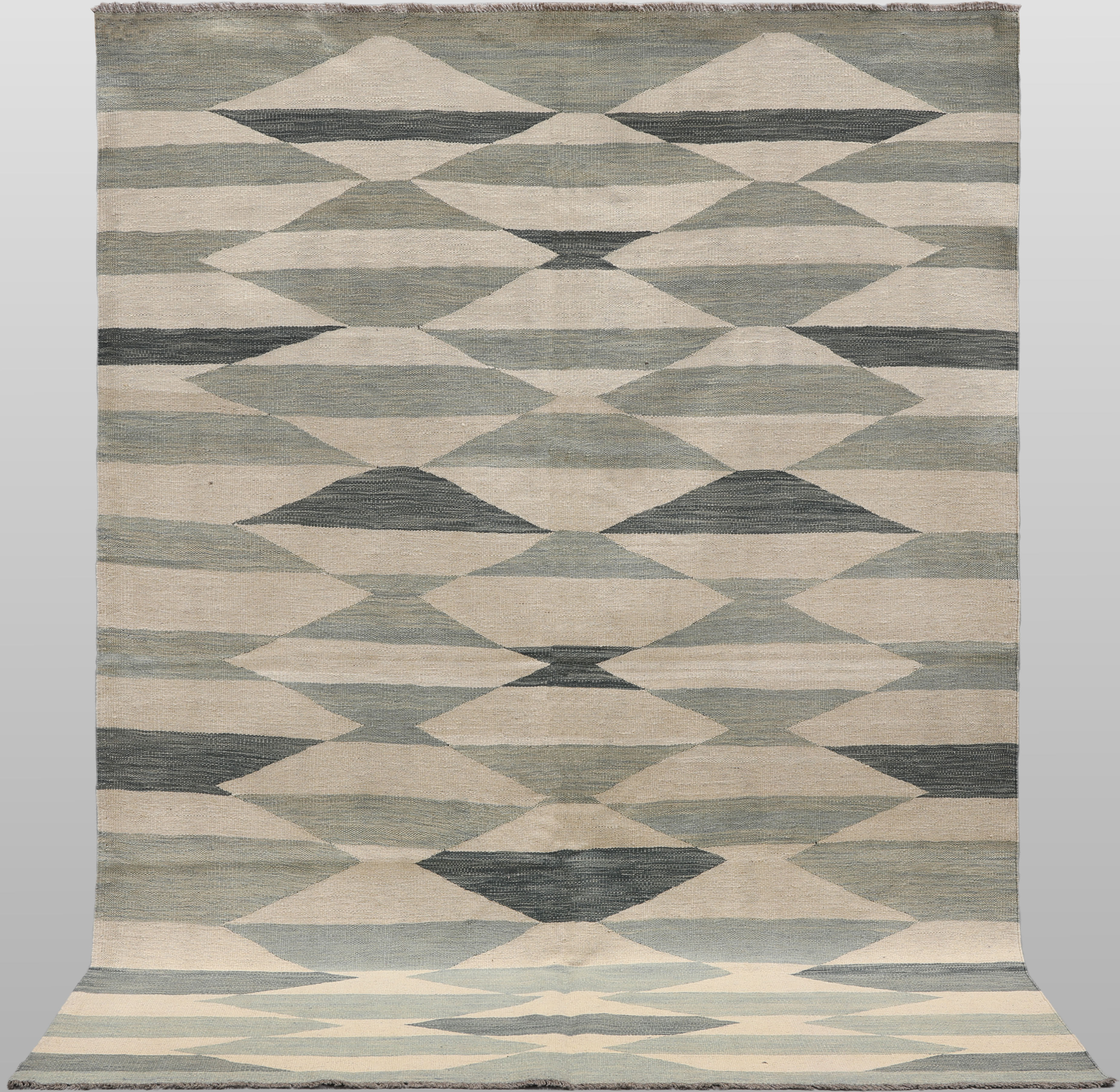 MATTA. Kelim modern design, 238 x 178 cm.