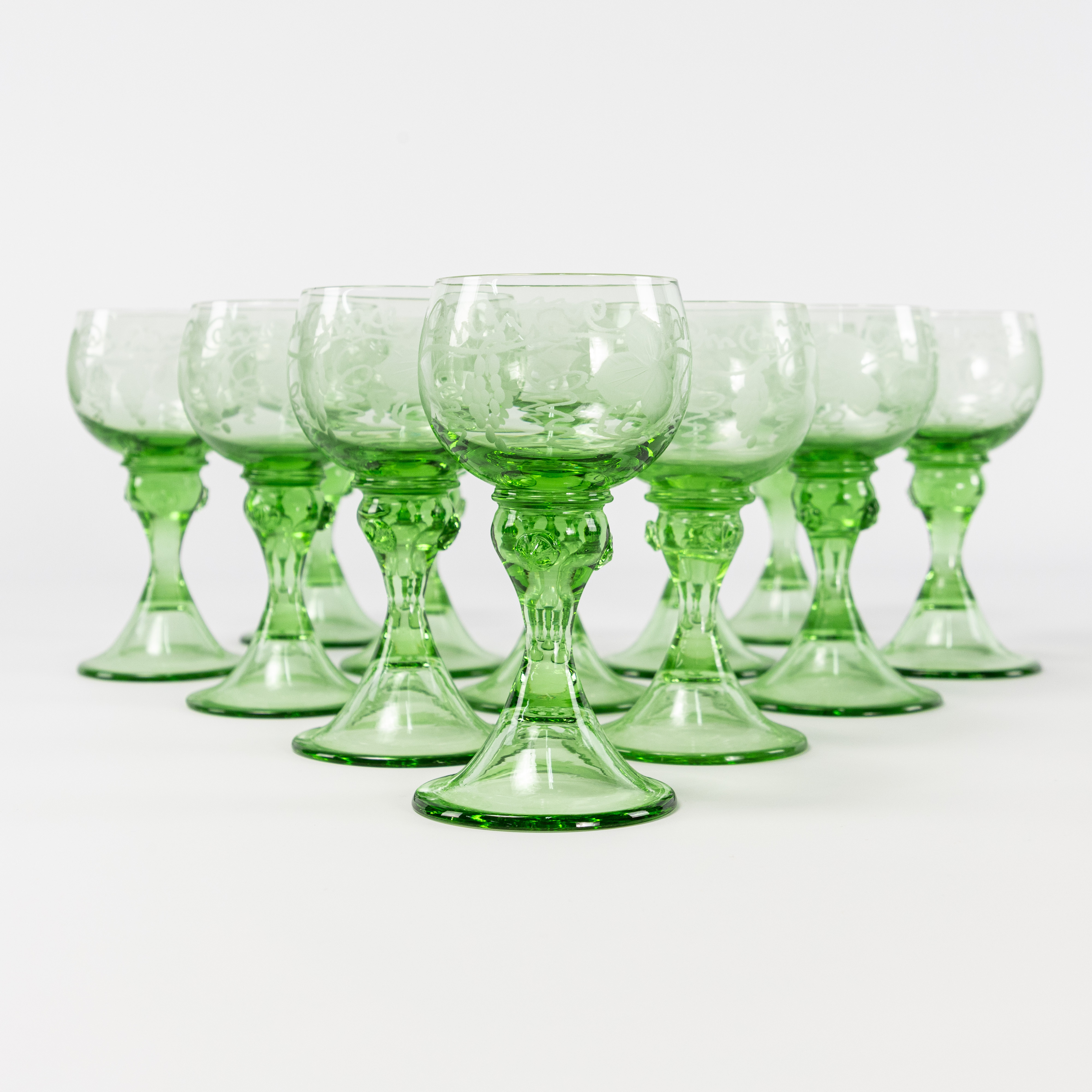 REMMARE. 12 st, grönt glas, 1900-tal.