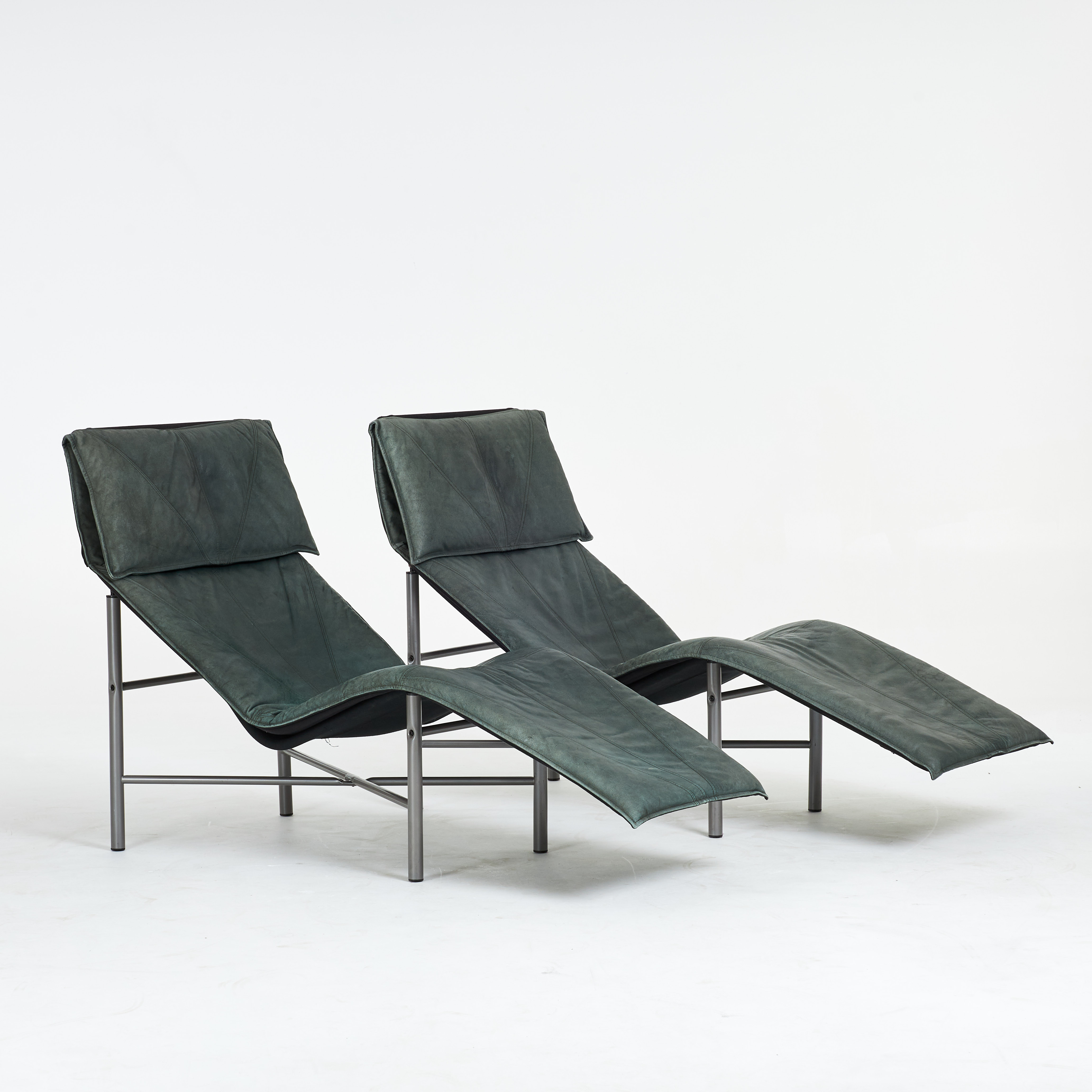 TORD BJÖRKLUND. Vilfåtöljer, ett par, "Skye", IKEA, läderklädsel.