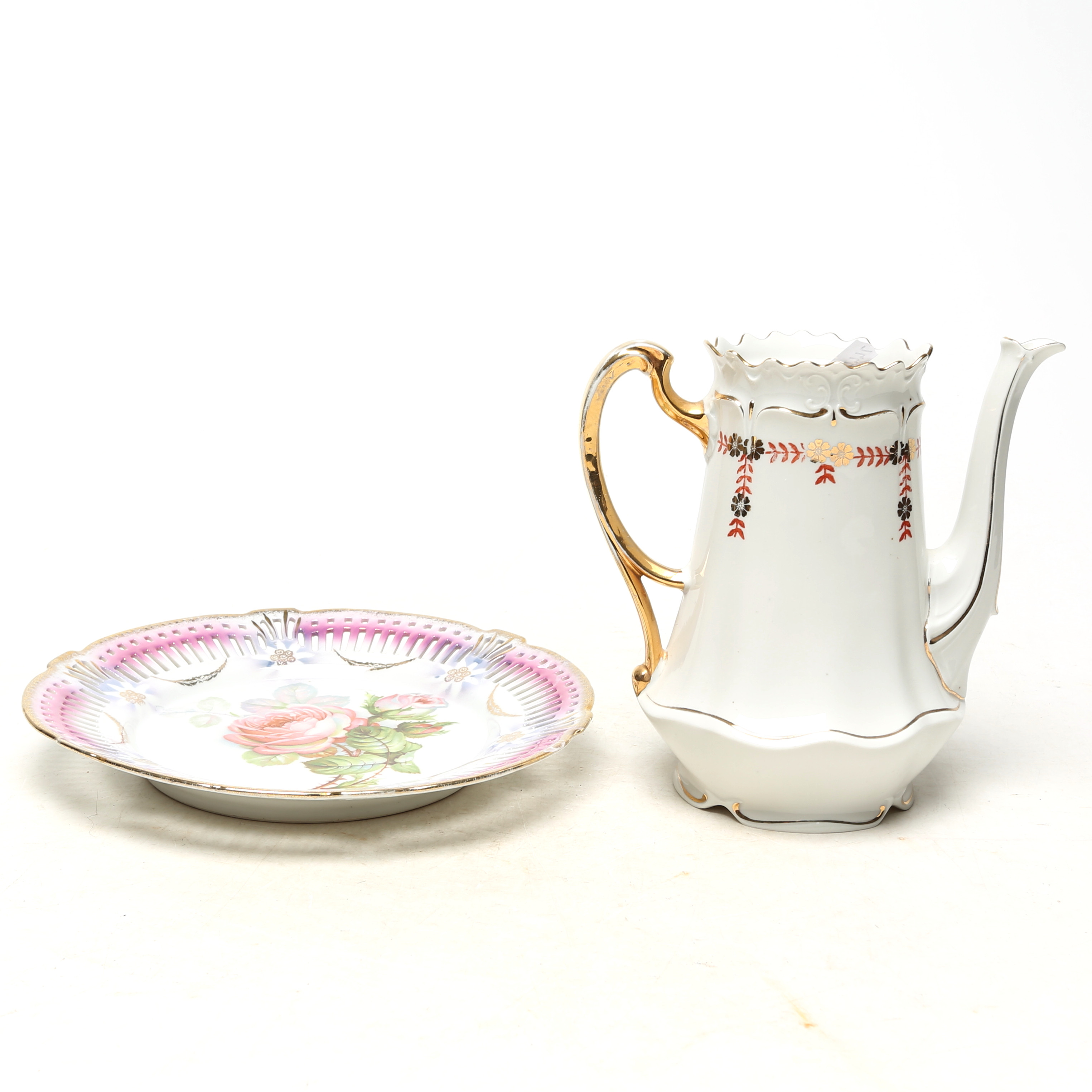 KAFFEKANNA och FAT, porslin, tidigt 1900-tal.