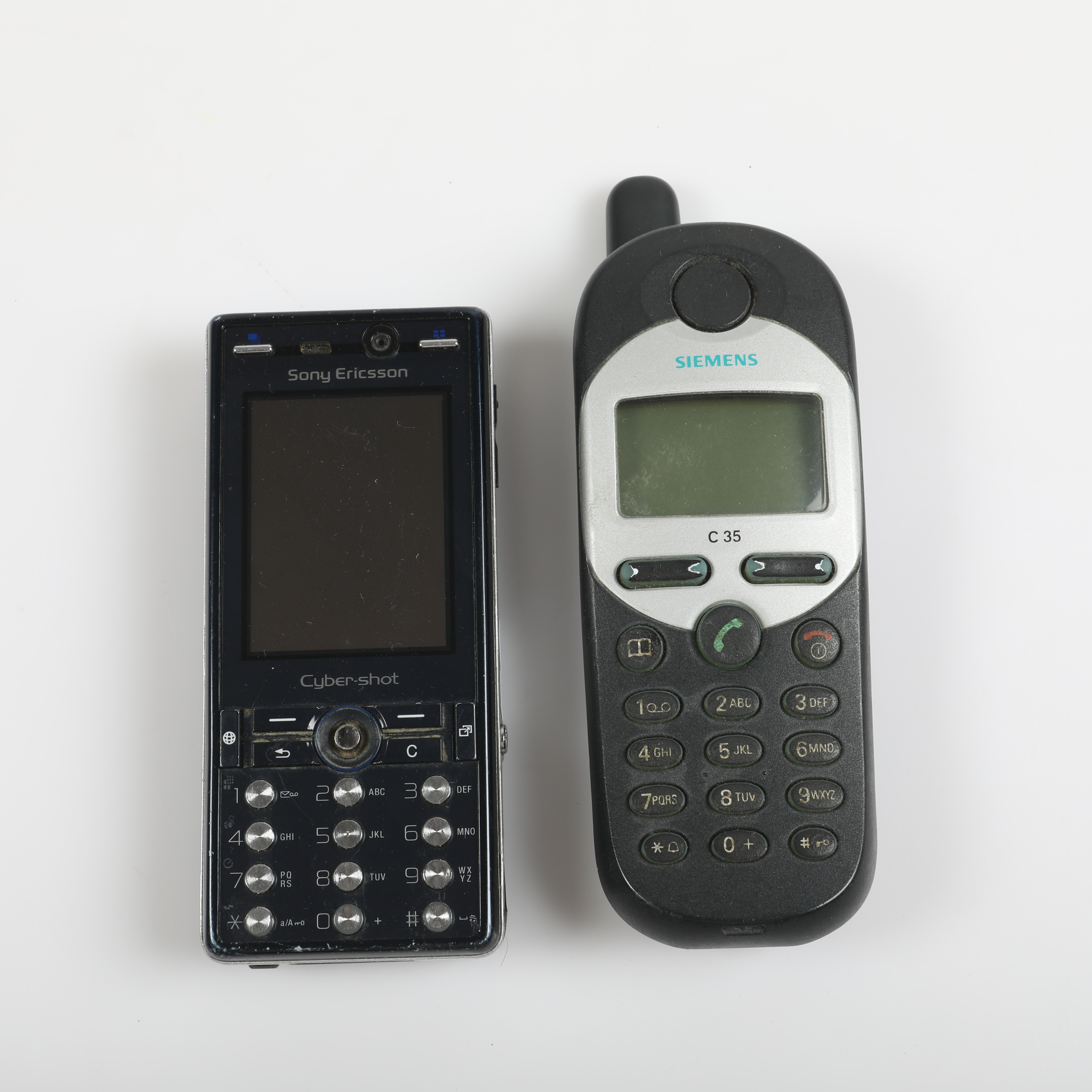 MOBILTELEFONER, 2 stycken, Siemens samt Sony Ericsson.