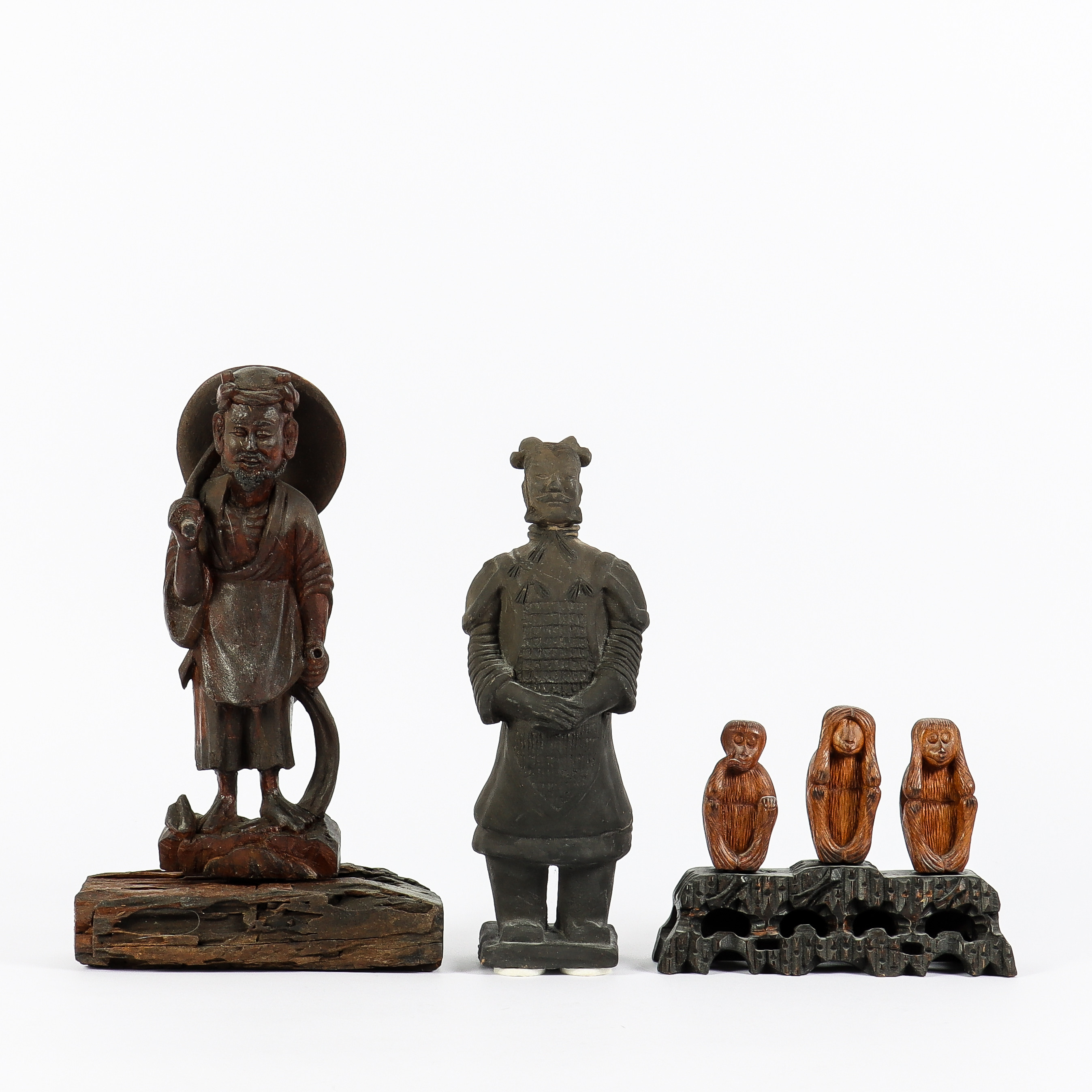 FIGURER, 3 stycken, asiatiska, 1900-talets senare del.