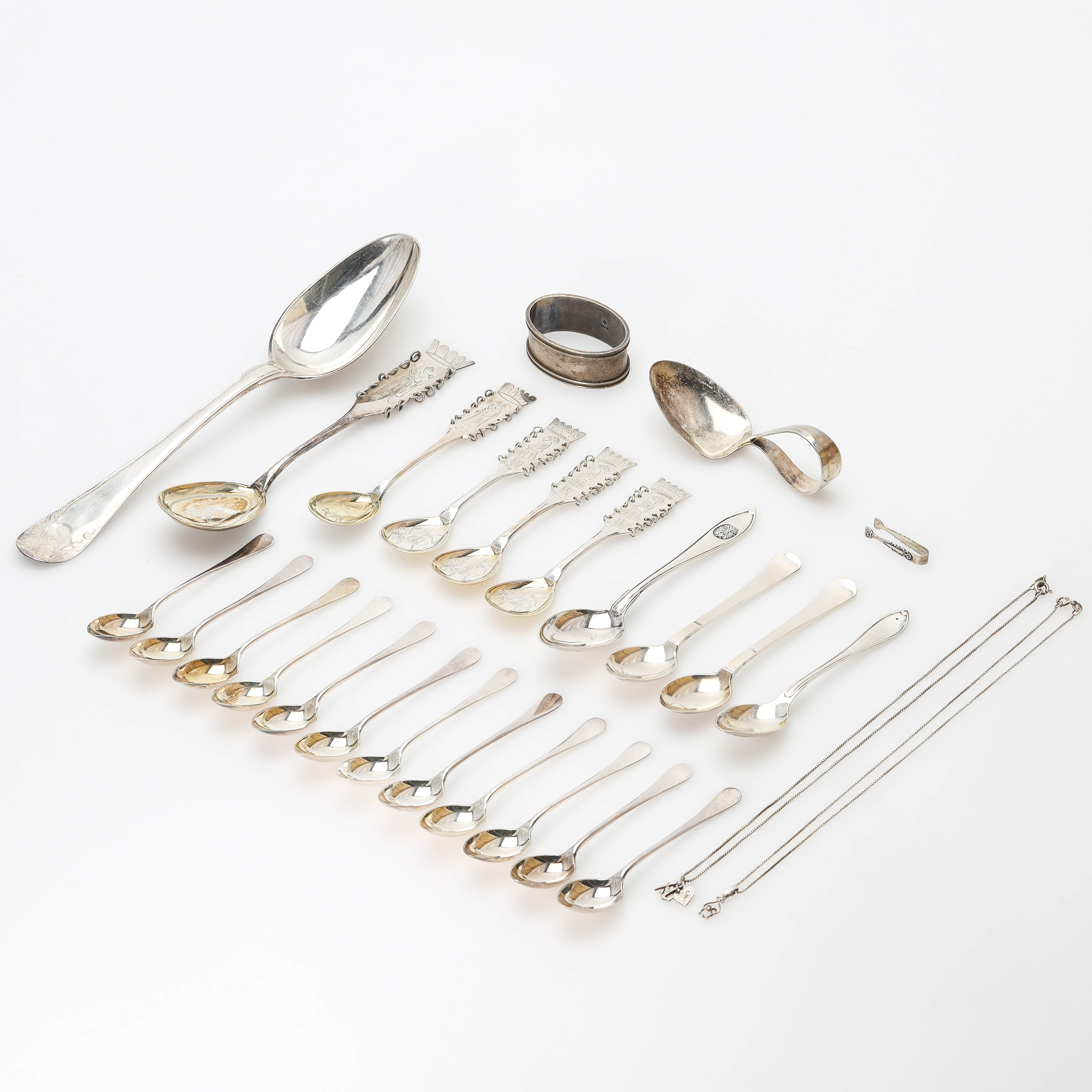 BESTICK samt SMYCKEN, 29 delar, olika modeller, vikt 348 gram.