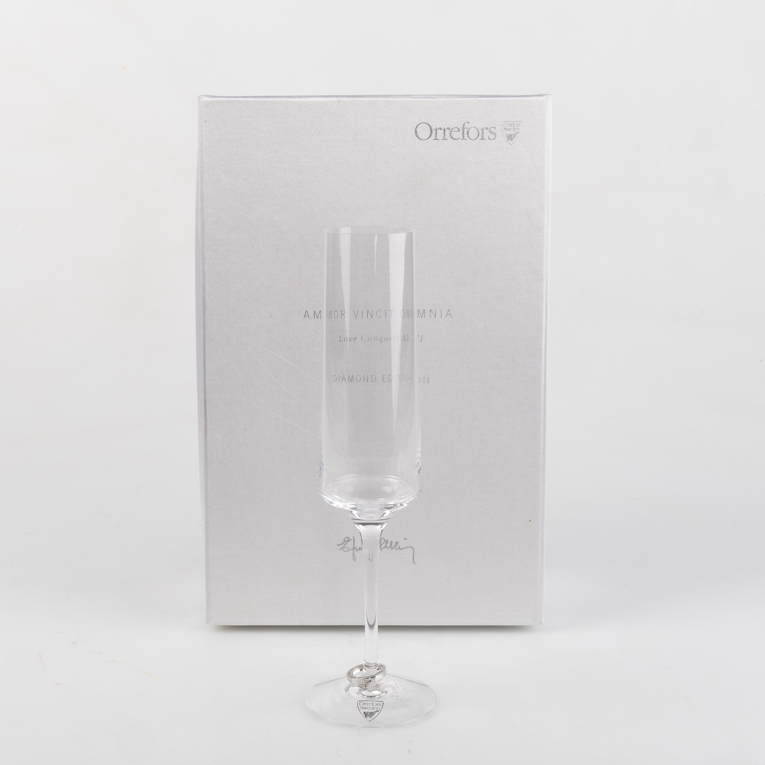 EFVA ATTLING. Champagneglas, "Amor Vincit Omnia Diamond Edition", Orrefors, inkl kedja och ring 18K vitguld och briljanter, Efva Attling Stockholm AB 2006.