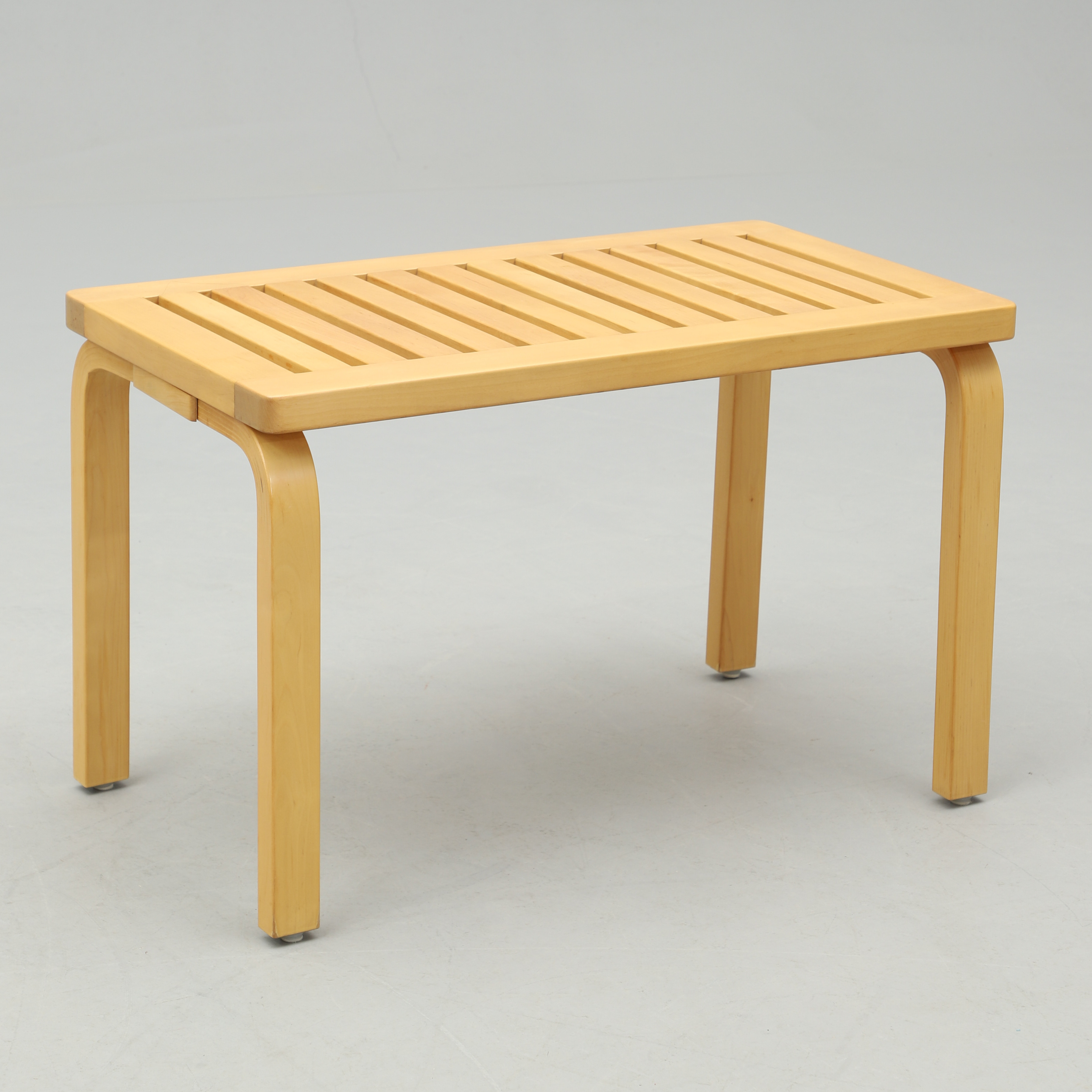 ALVAR AALTO. BÄNK, modell 153, Artek, Finland.
