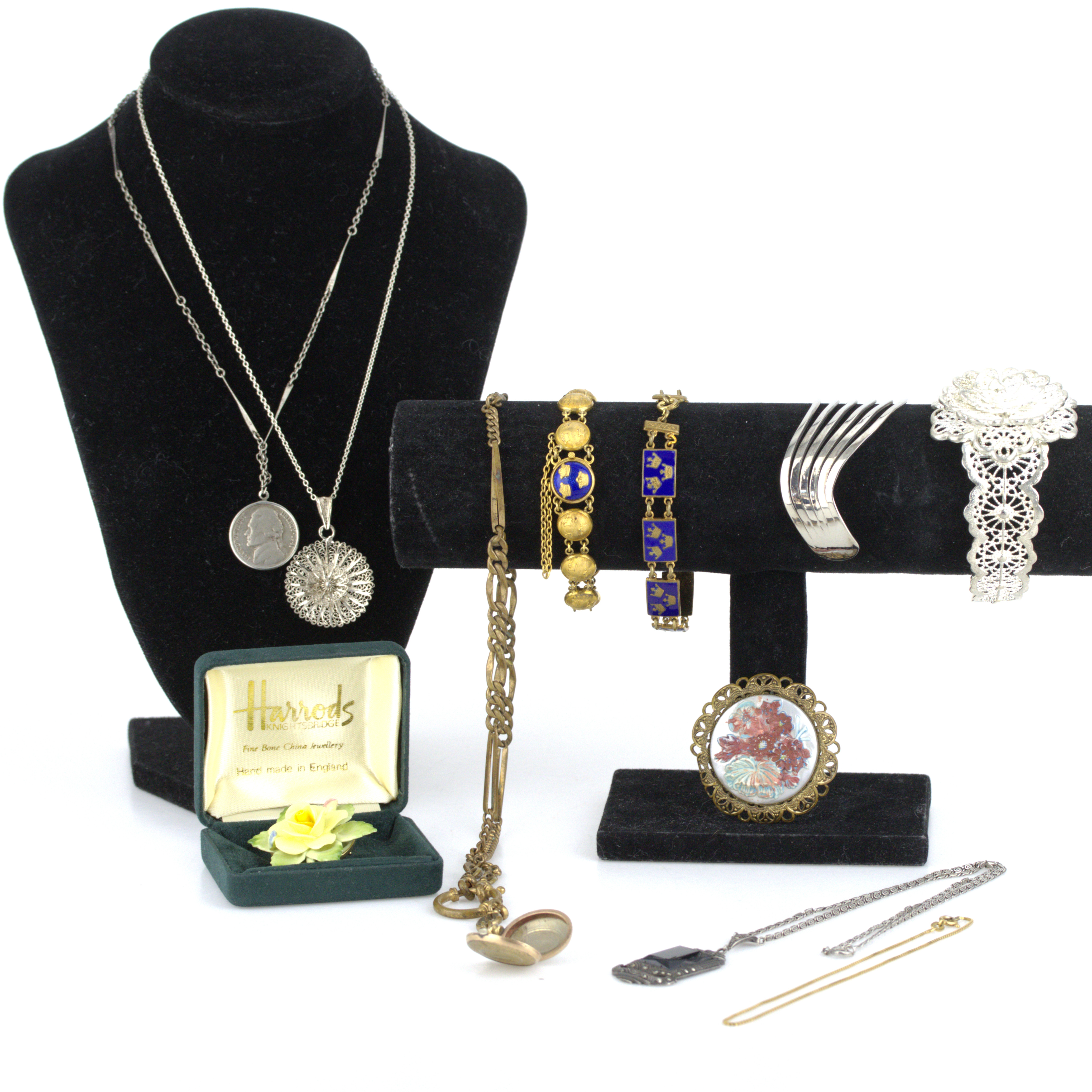 BIJOUTERIER, 15 delar, nutida och vintage, delvis silver.