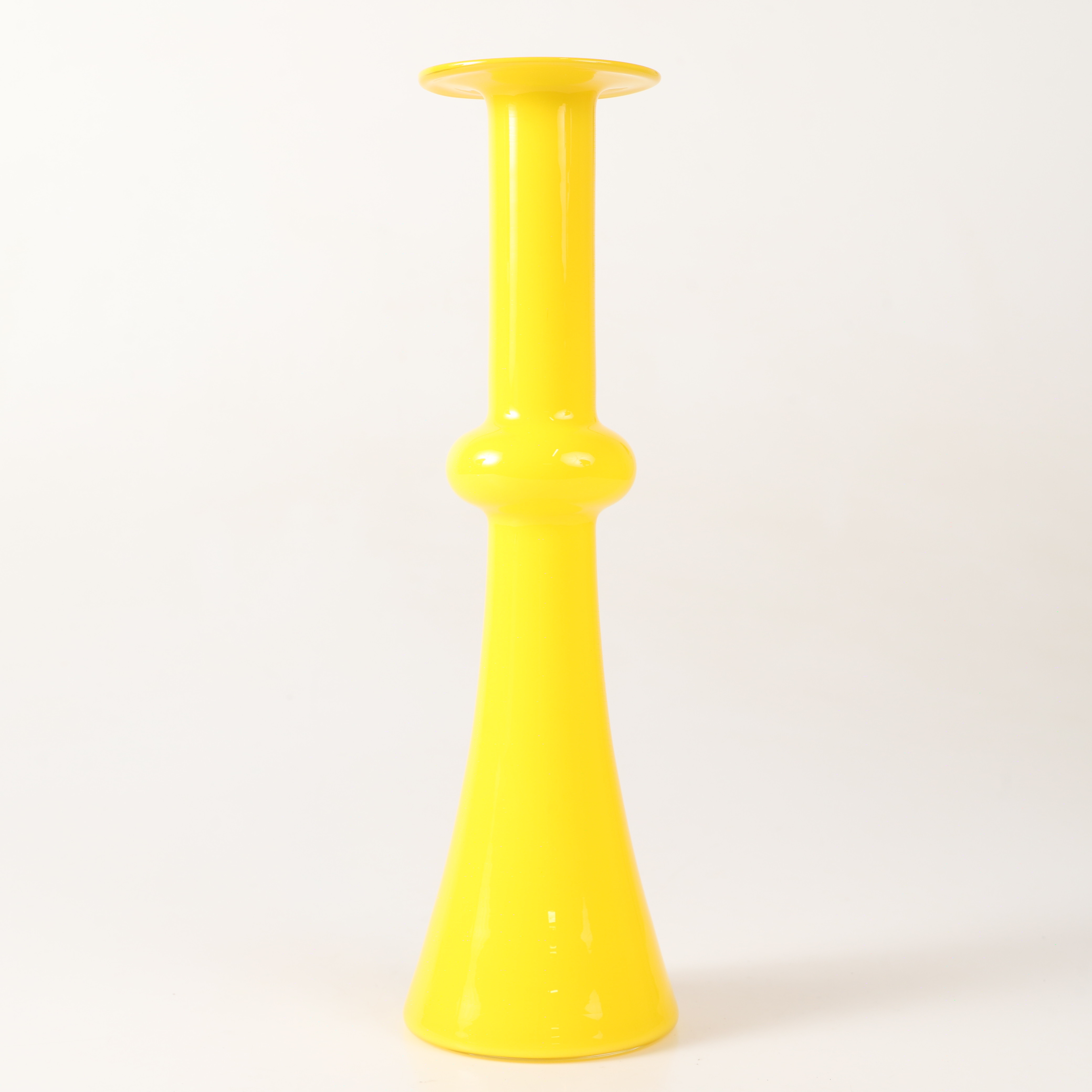 CHRISTER HOLMGREN. Vas, "Carnaby", glas, för Holmegaard, Danmark.