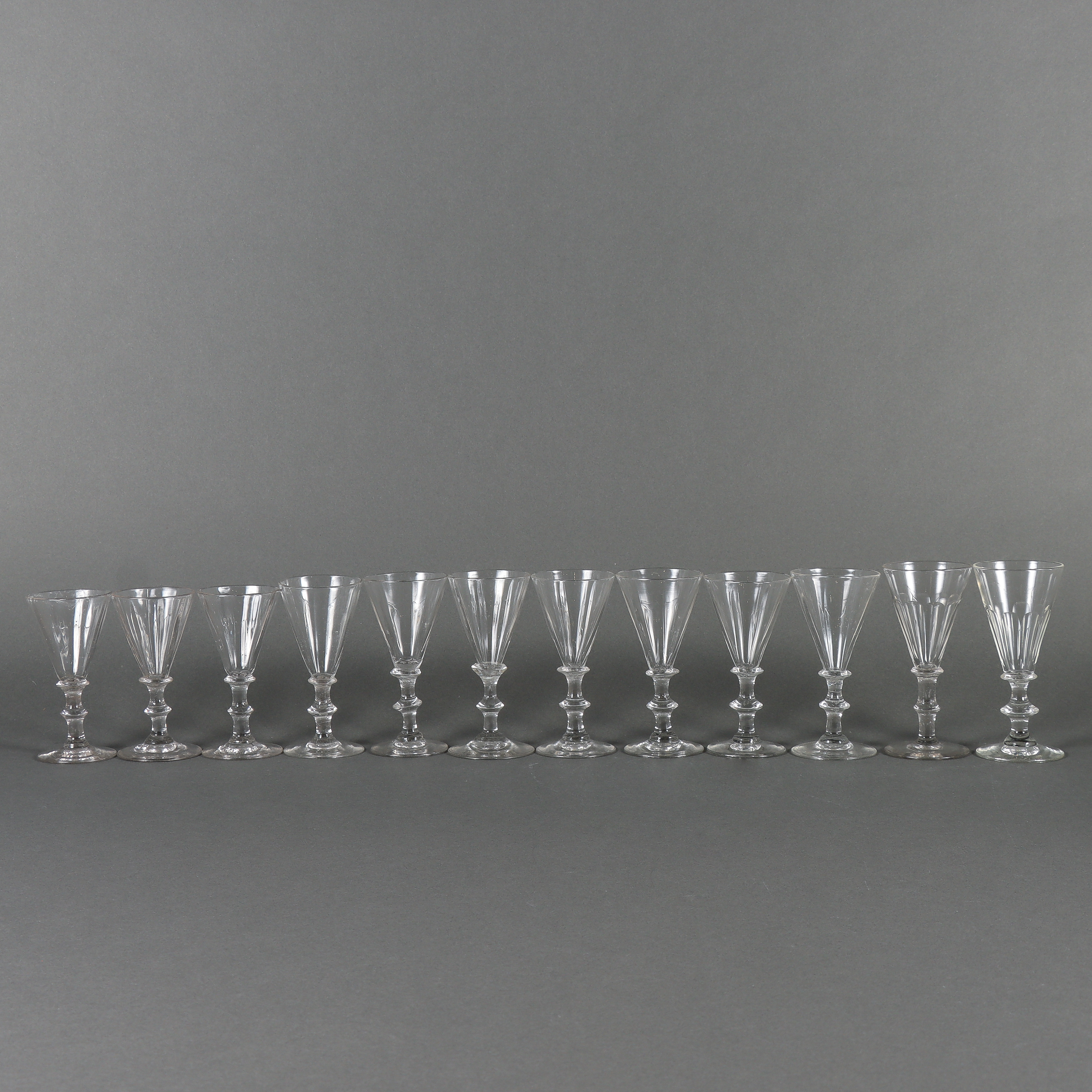 PARAPLYGLAS 12 stycken, blåsta.