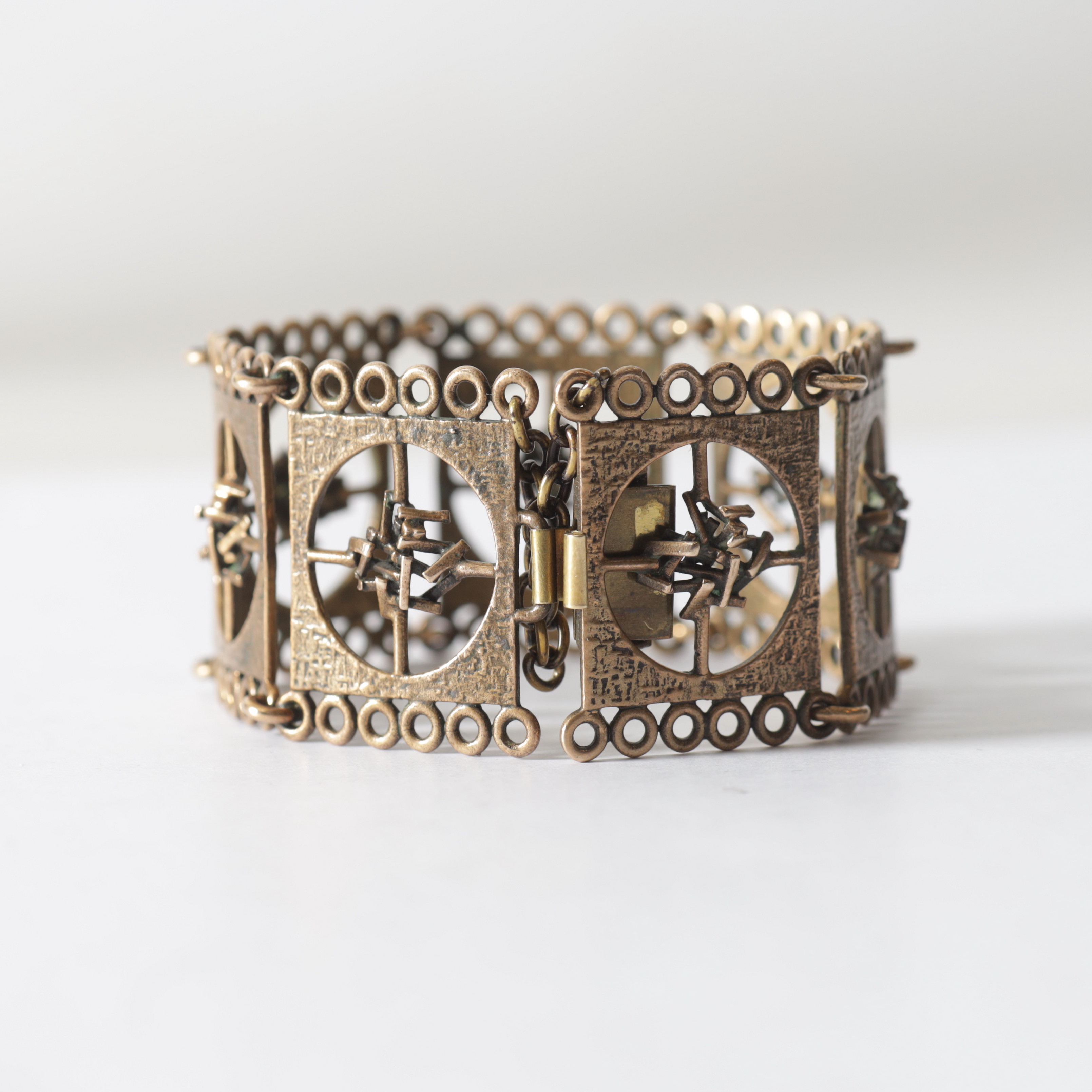 ARMBAND, brons, Salovaara Ky, Finland.